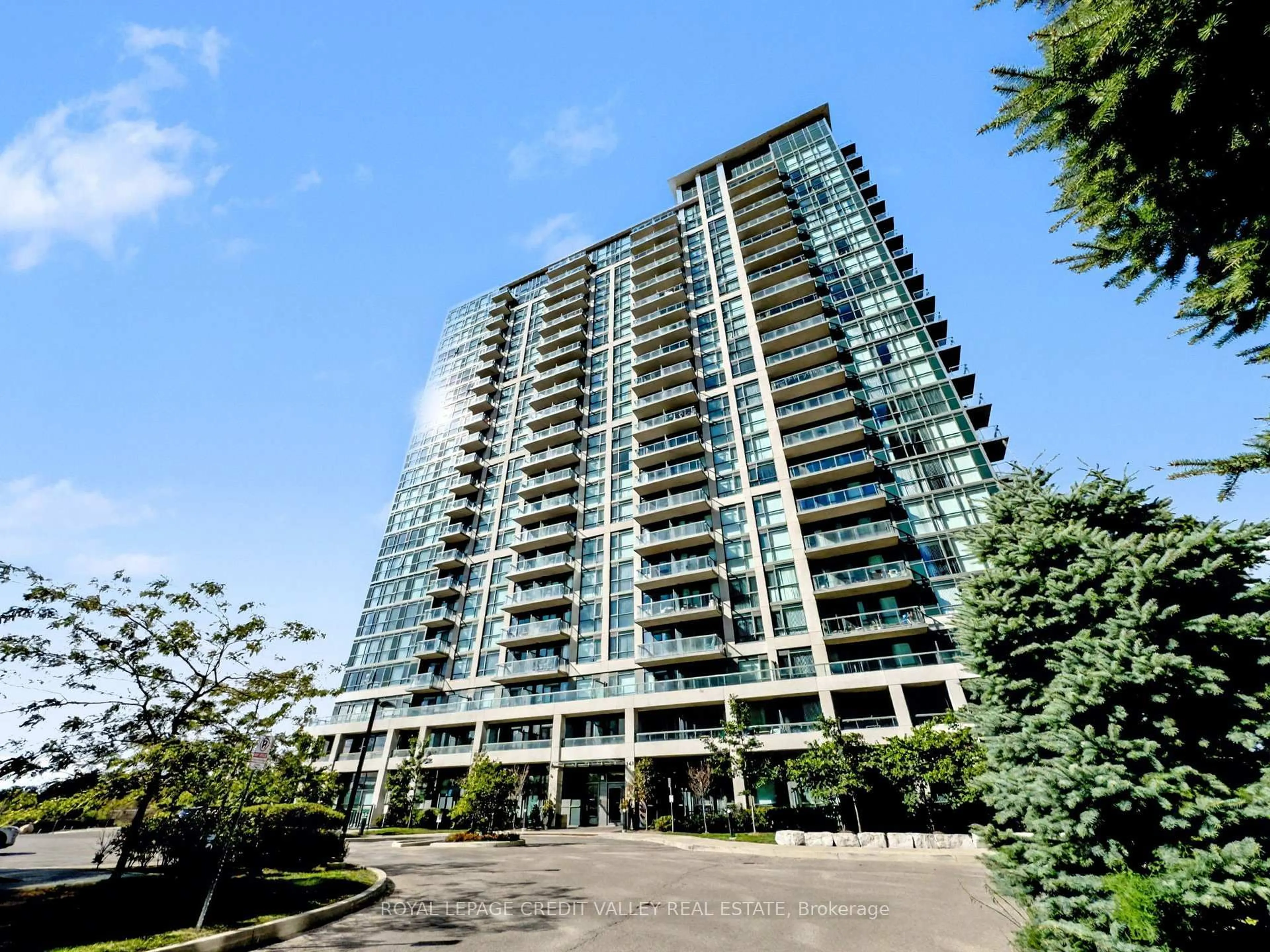 Indoor foyer for 349 Rathburn Rd #709, Mississauga Ontario L5B 0G9