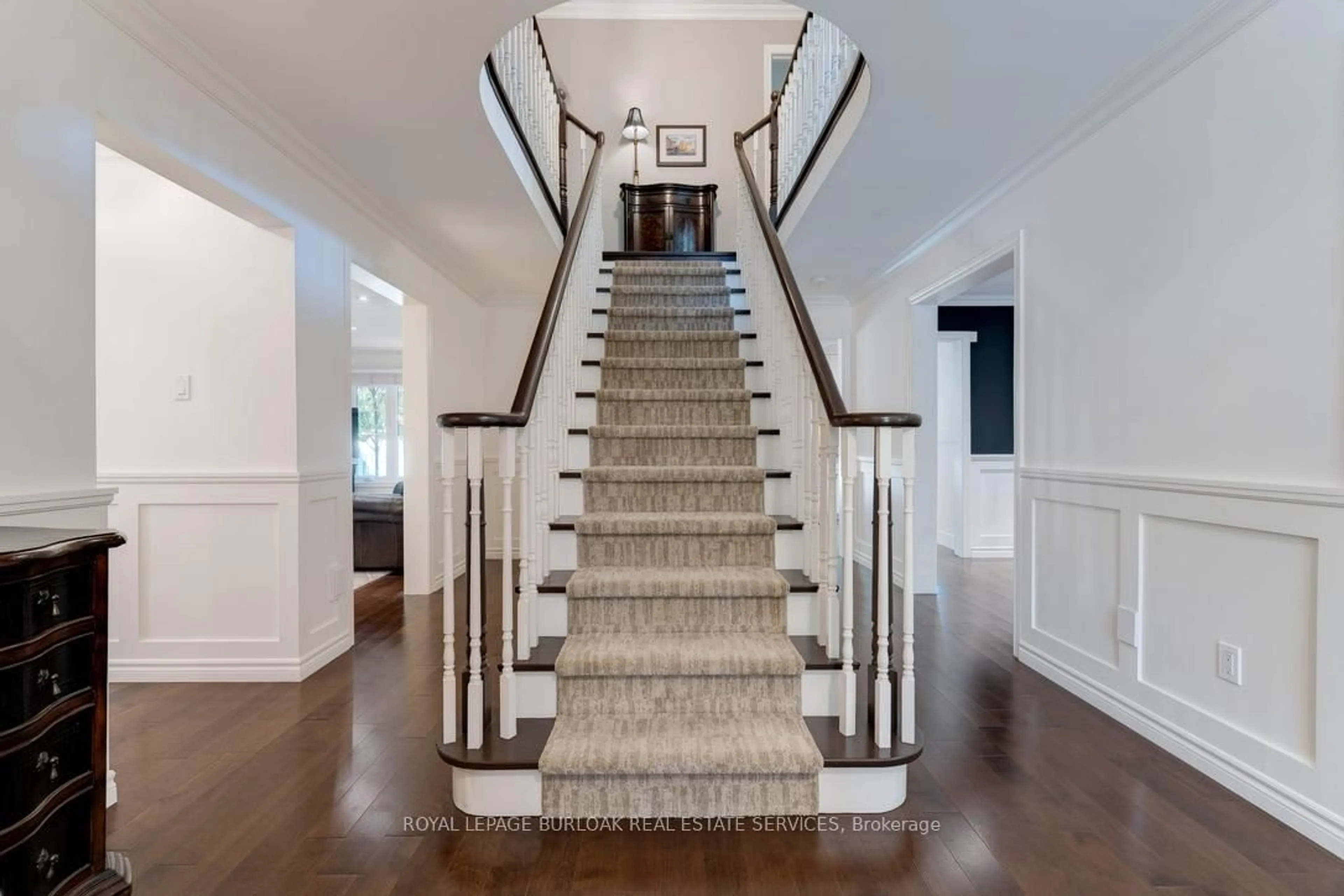 Stairs for 537 Harmony Ave, Burlington Ontario L7N 3S5