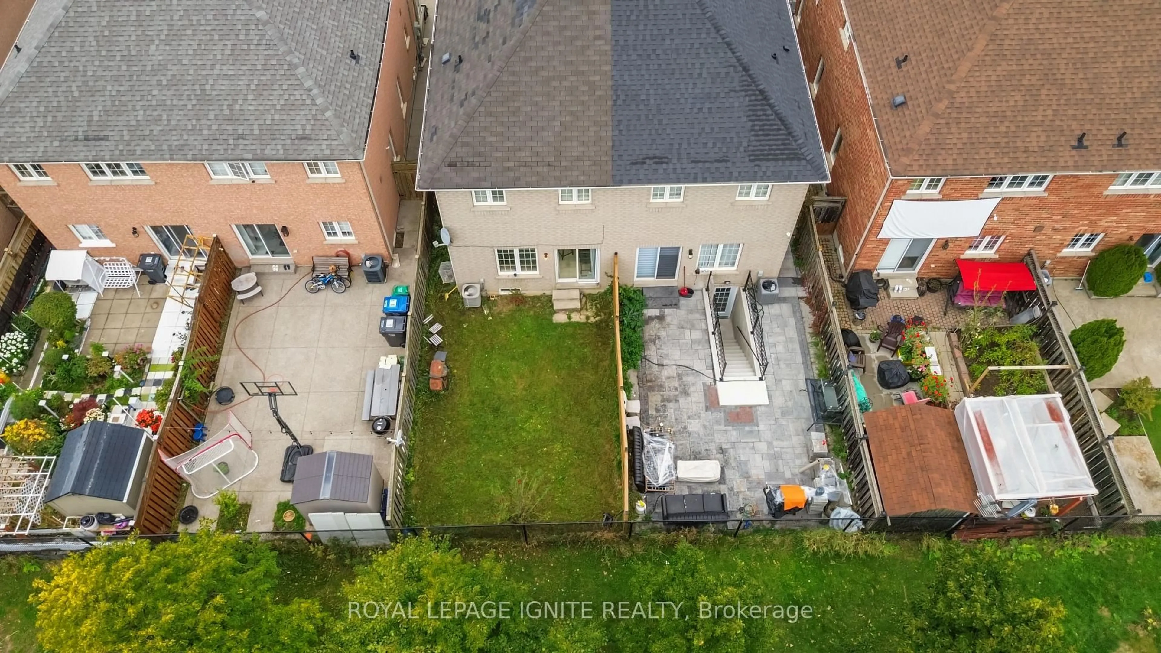 A pic from outside/outdoor area/front of a property/back of a property/a pic from drone, street for 3664 Bala Dr, Mississauga Ontario L5M 7N1
