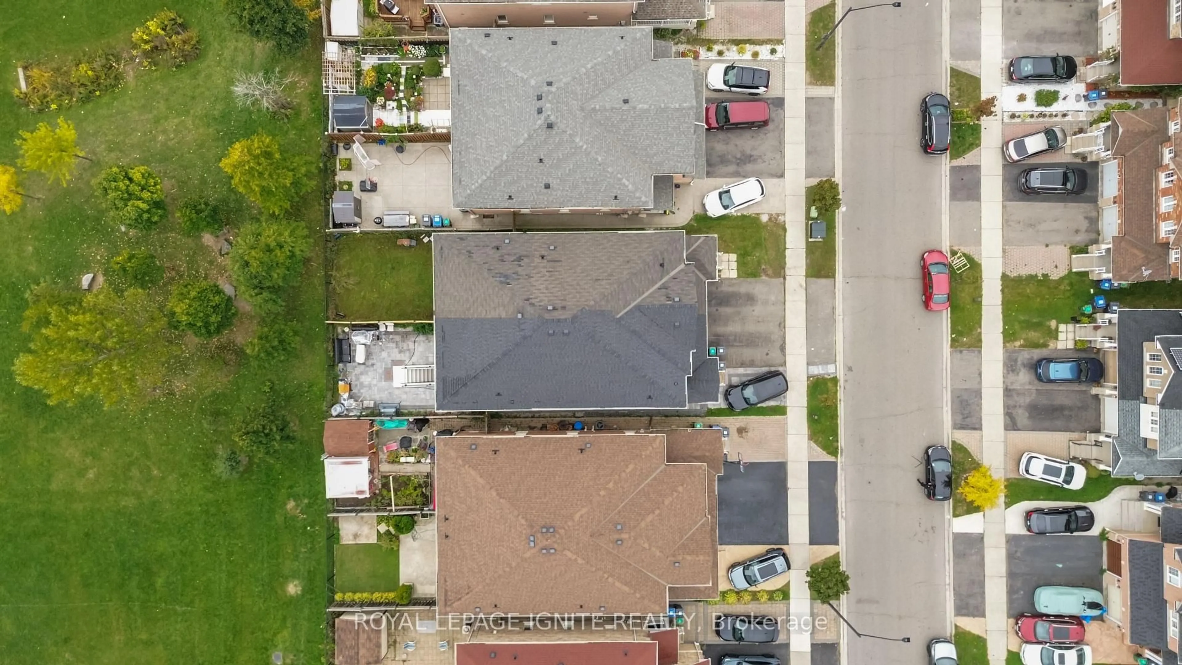 A pic from outside/outdoor area/front of a property/back of a property/a pic from drone, street for 3664 Bala Dr, Mississauga Ontario L5M 7N1