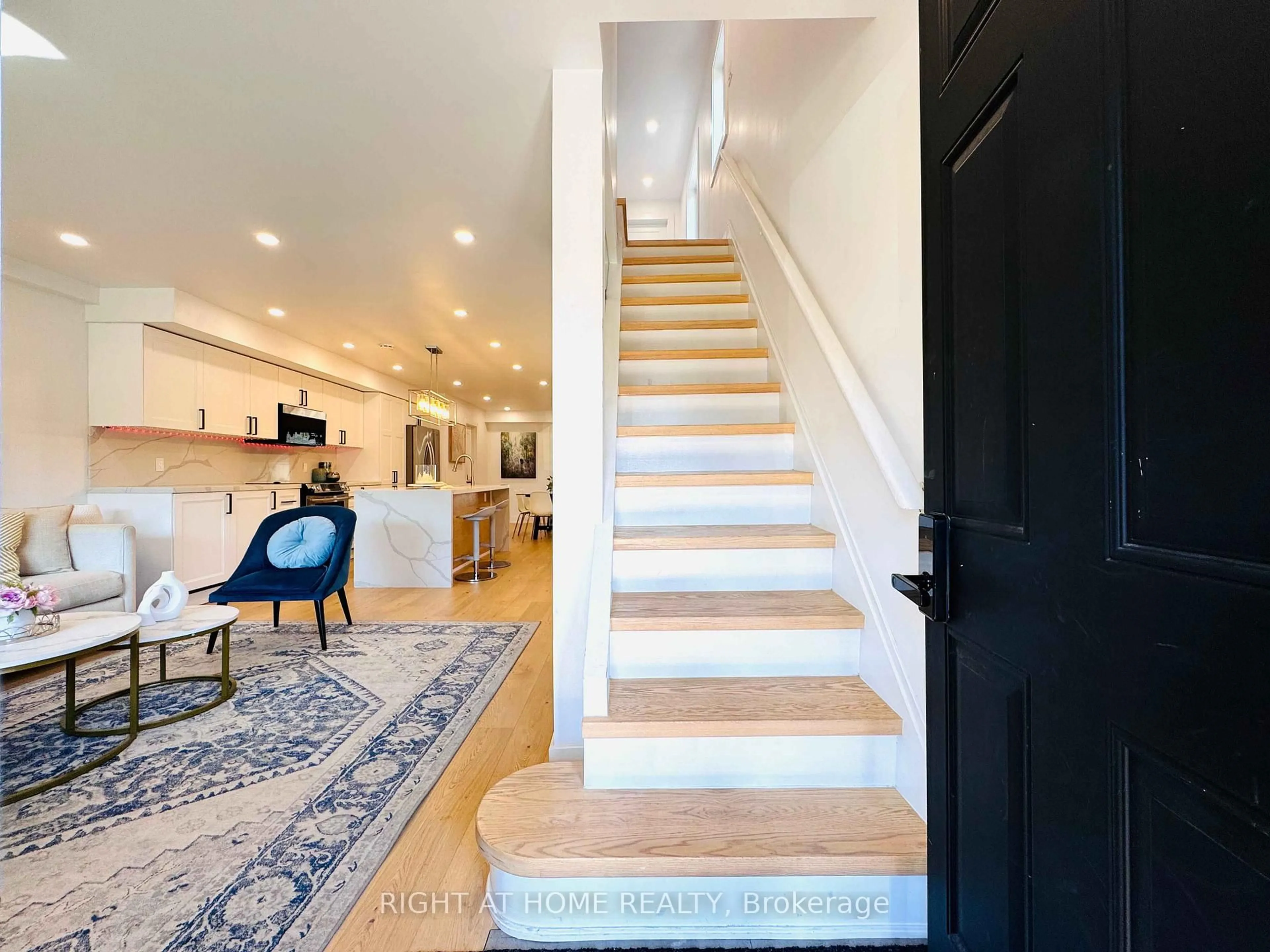 Indoor entryway for 28 Pendeen Ave, Toronto Ontario M6N 2P3
