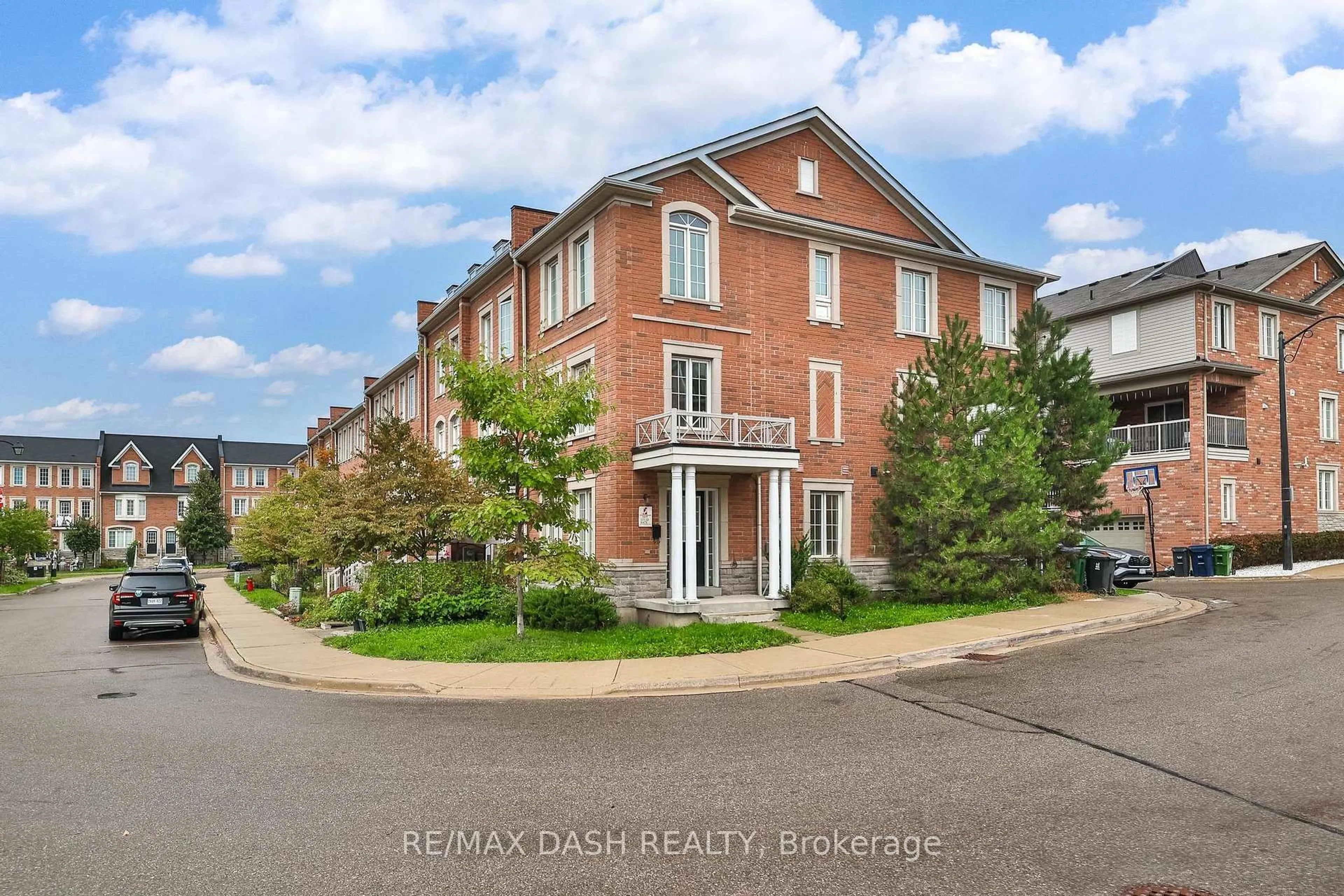 A pic from outside/outdoor area/front of a property/back of a property/a pic from drone, street for 57 Ted Wray Circ, Toronto Ontario M3L 0G8