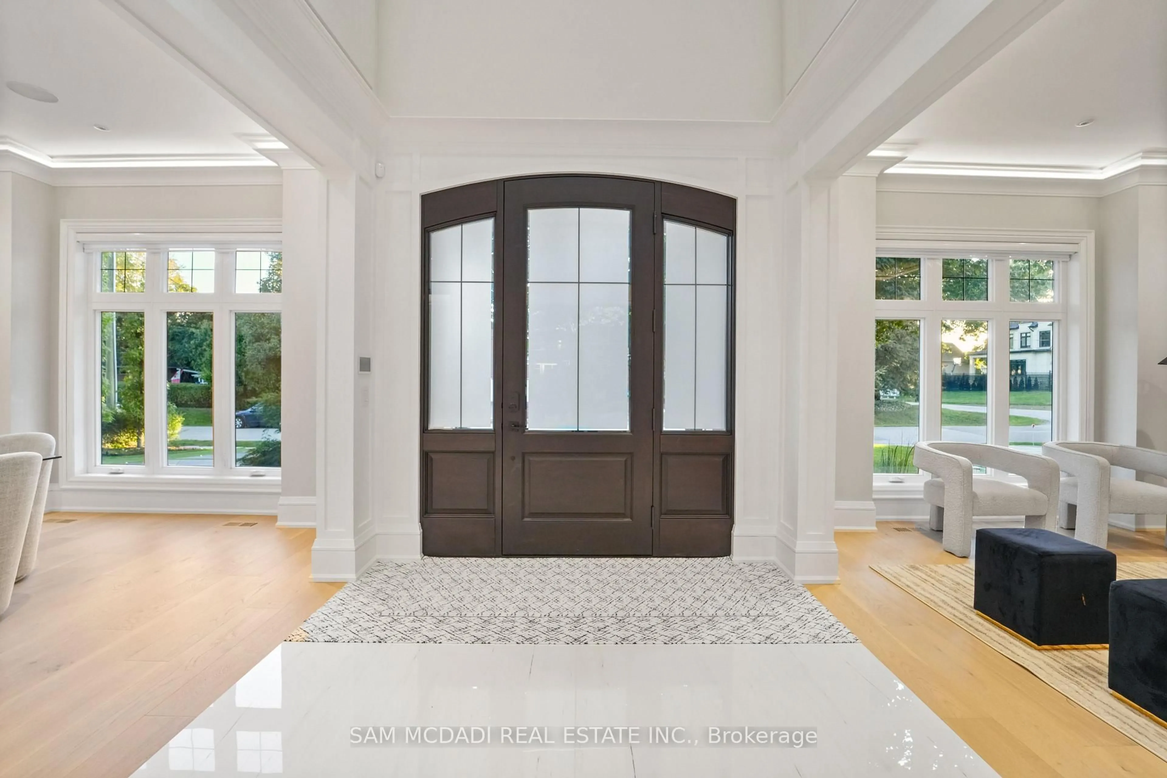 Indoor entryway for 371 Willis Dr, Oakville Ontario L6L 4T9