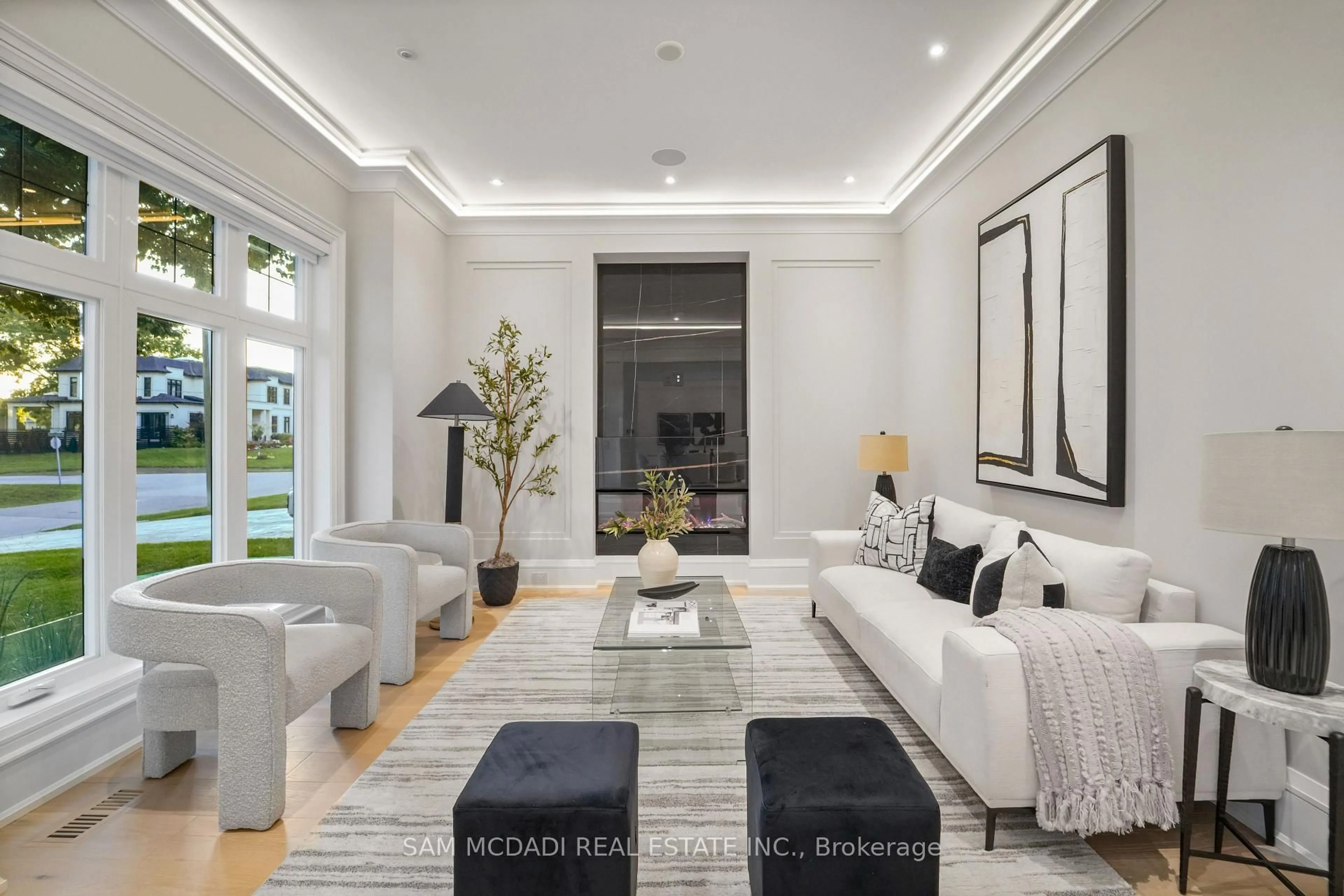 Living room with furniture, unknown for 371 Willis Dr, Oakville Ontario L6L 4T9