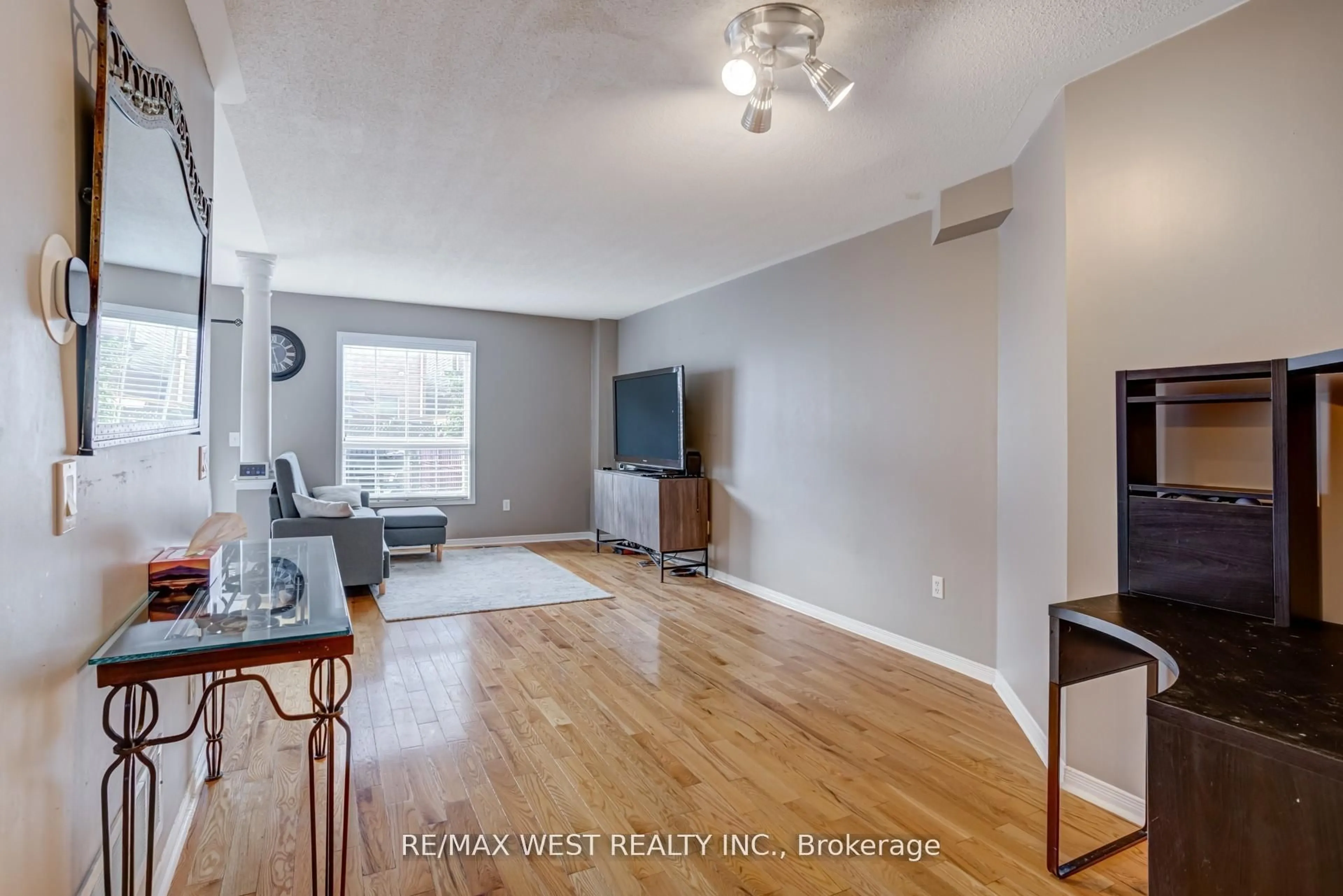 Living room with furniture, unknown for 6 McCreary Tr, Caledon Ontario L7E 2C8