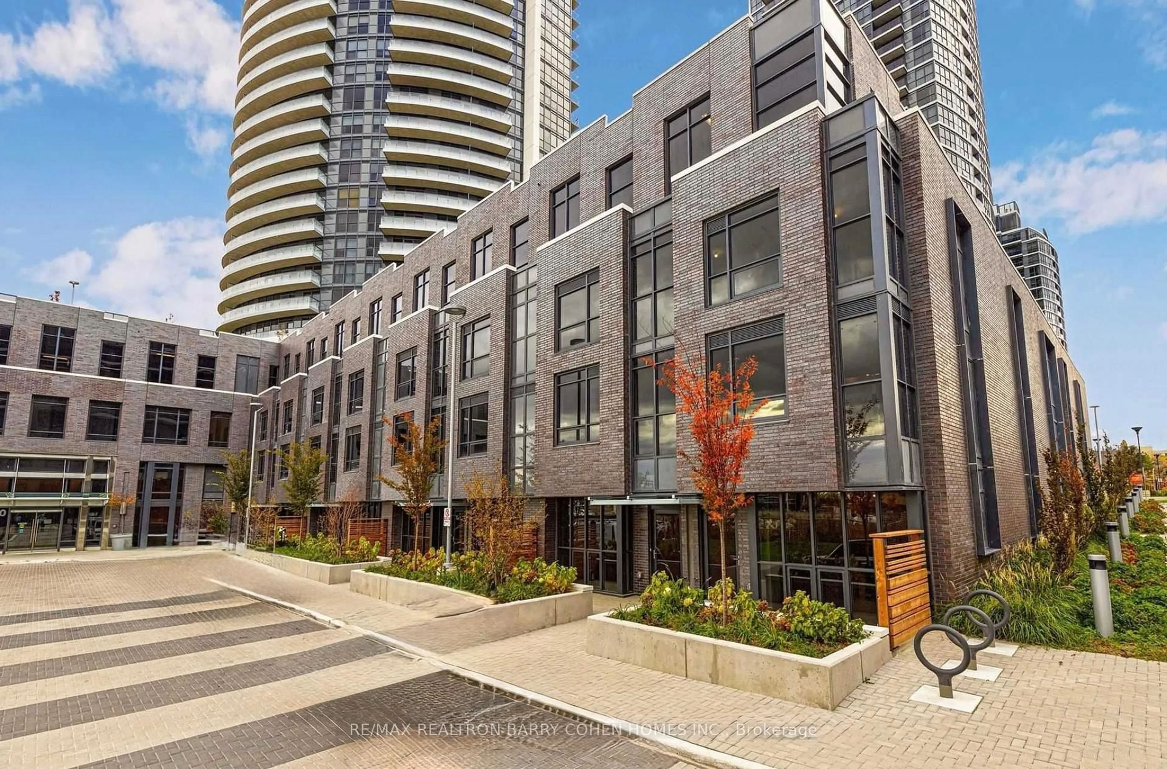 Patio, street for 30 Gibbs Rd #105, Toronto Ontario M9B 0E4