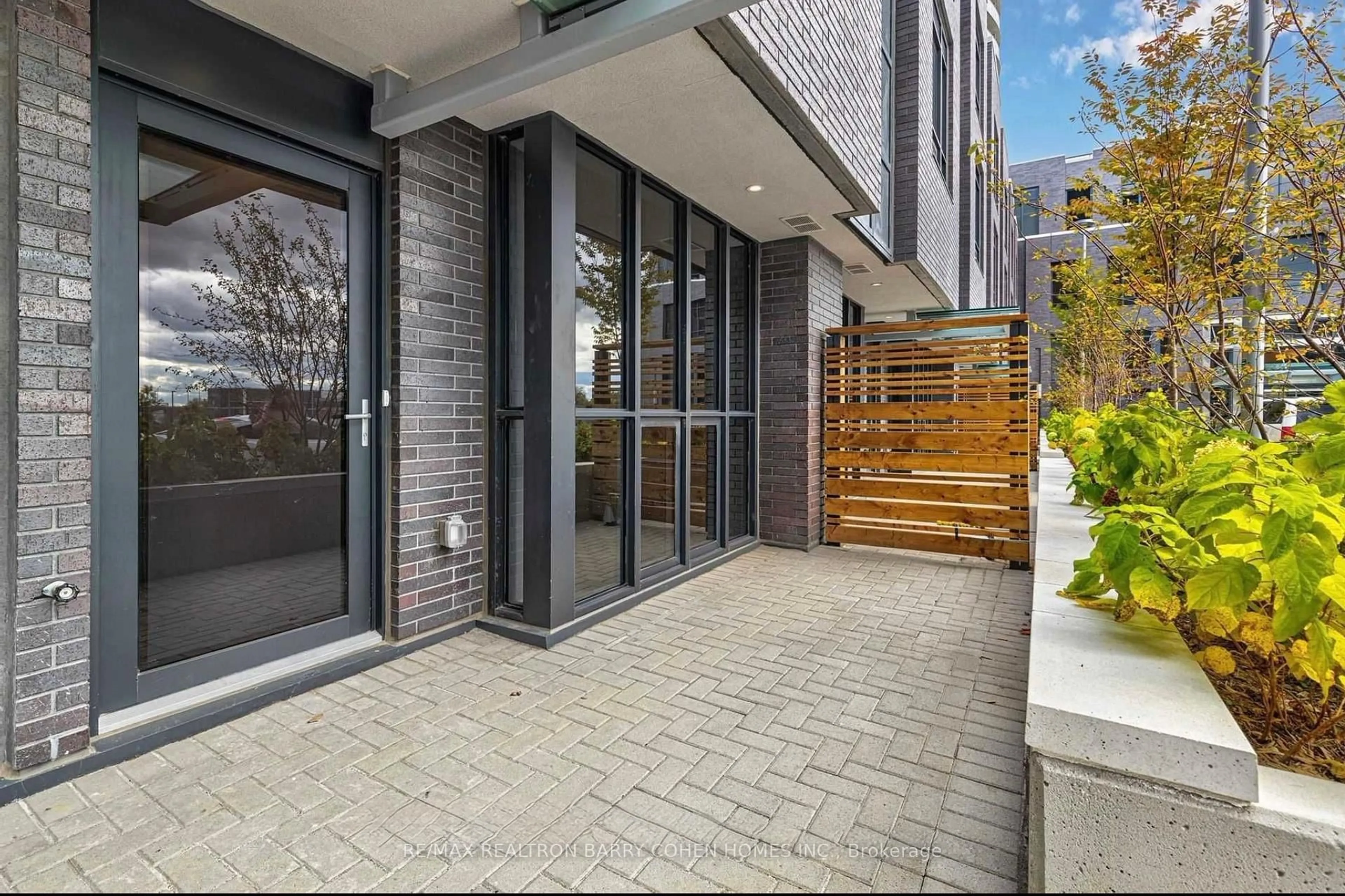 Patio, street for 30 Gibbs Rd #105, Toronto Ontario M9B 0E4