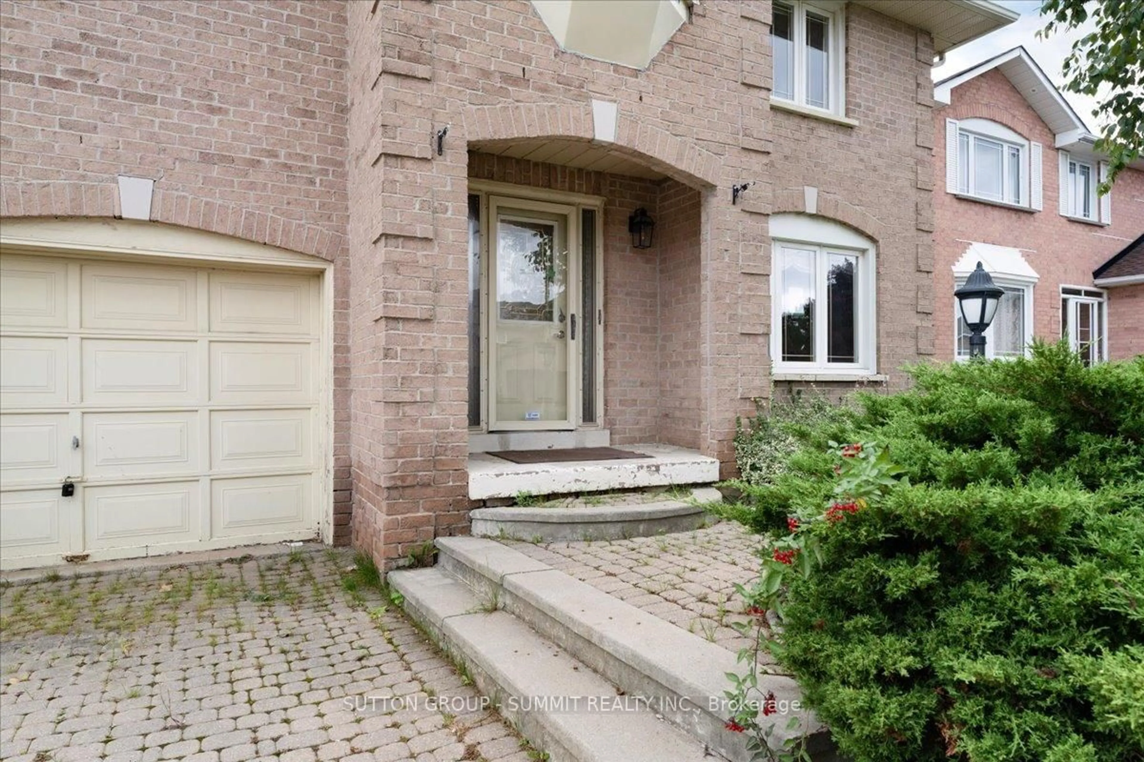 Home with brick exterior material, street for 102 Sunforest Dr, Brampton Ontario L6Z 4B2