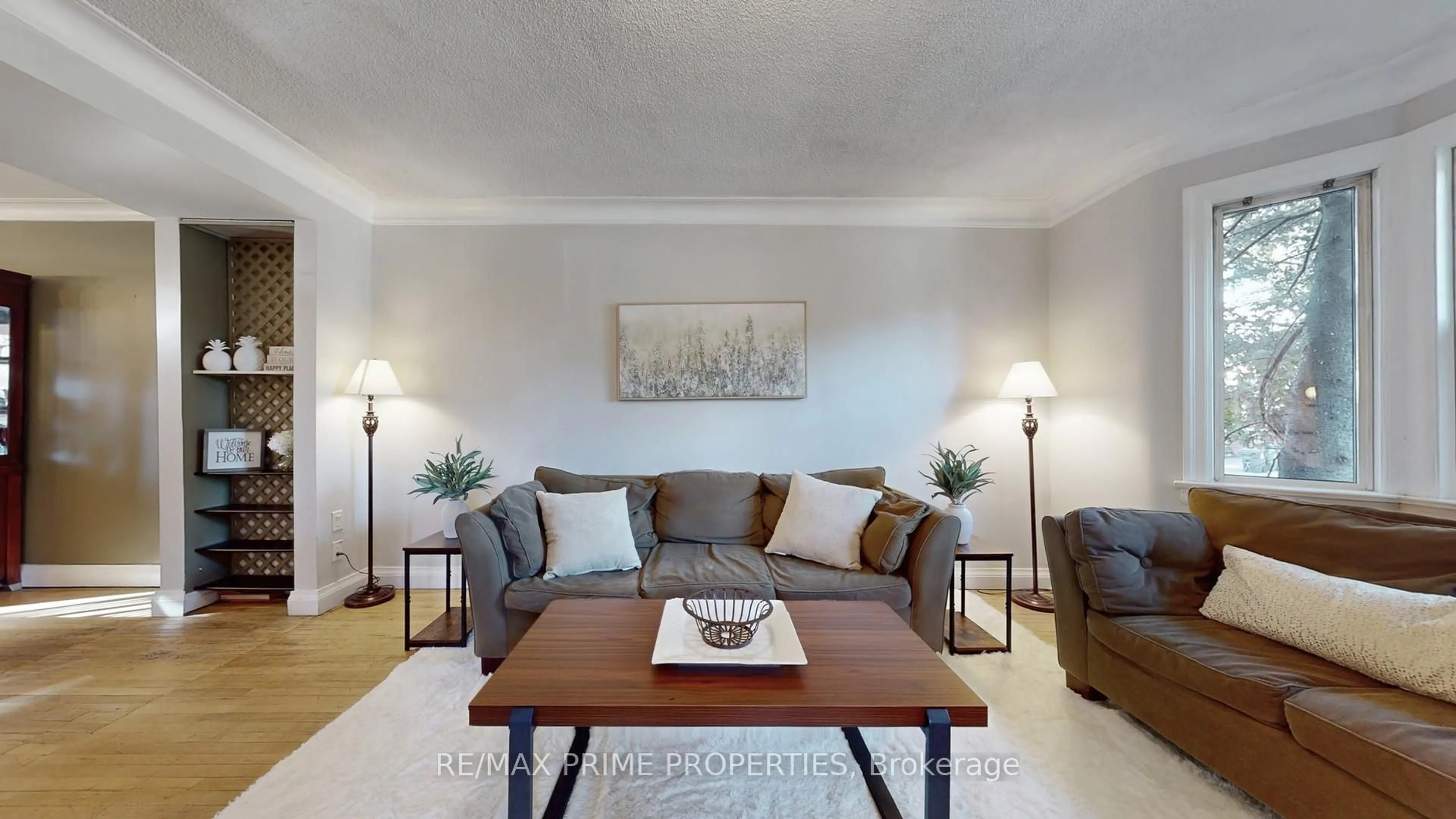 Living room with furniture, unknown for 664 Durie St, Toronto Ontario M6S 3H3