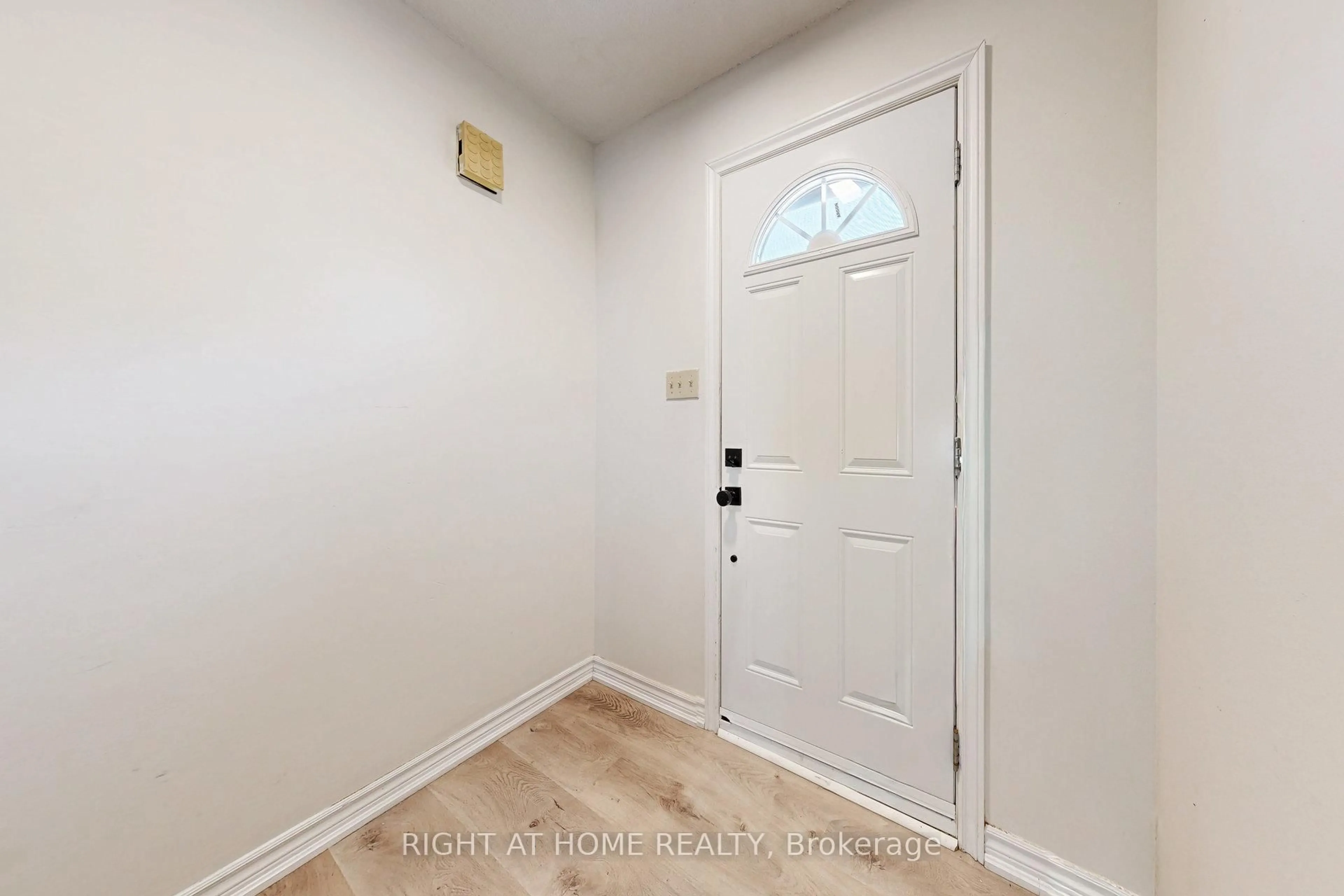 Indoor entryway for 83 Guildford Cres #83, Brampton Ontario L6S 3K2