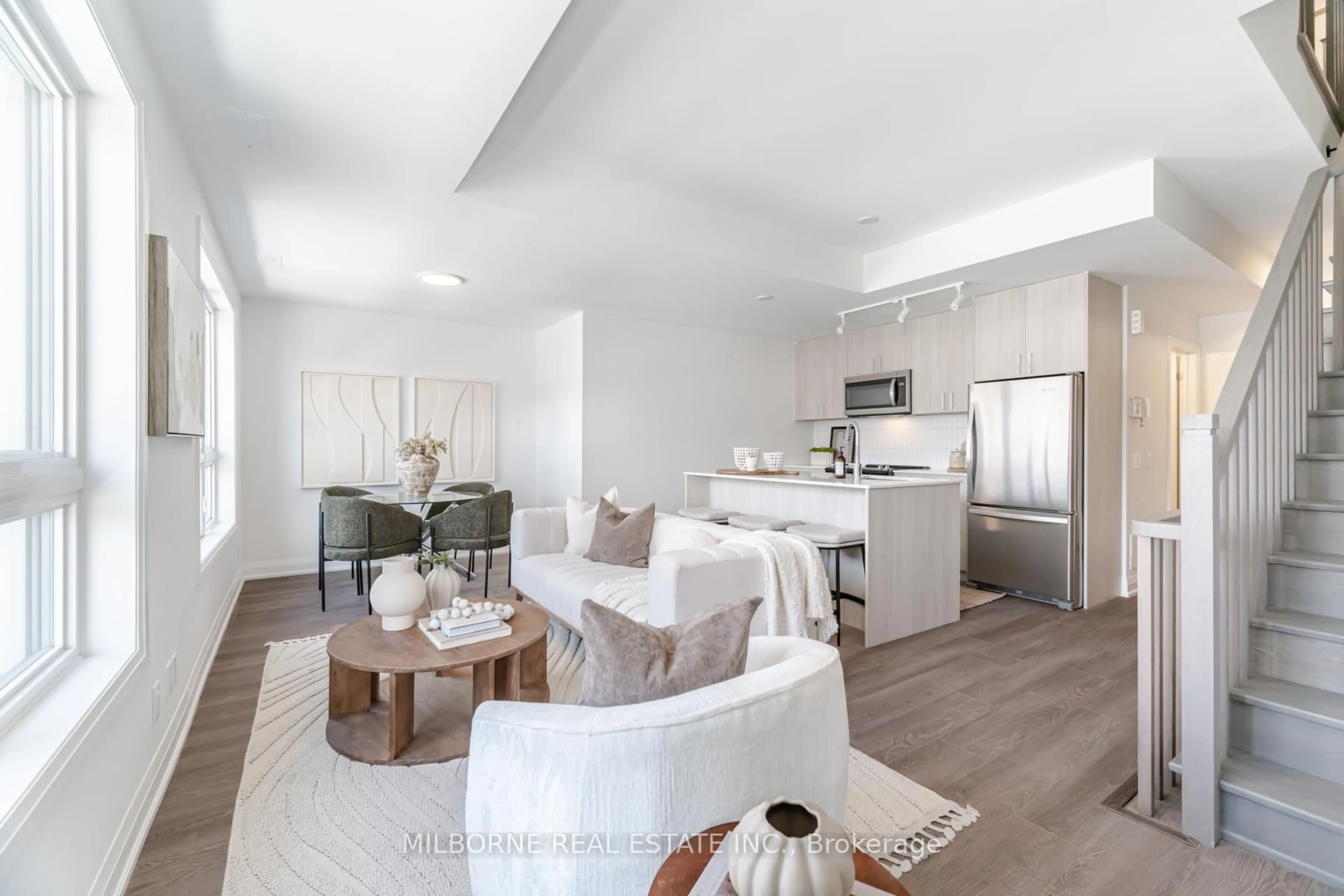 Open concept kitchen, unknown for 280 Ironside Dr, Oakville Ontario L6M 1R1