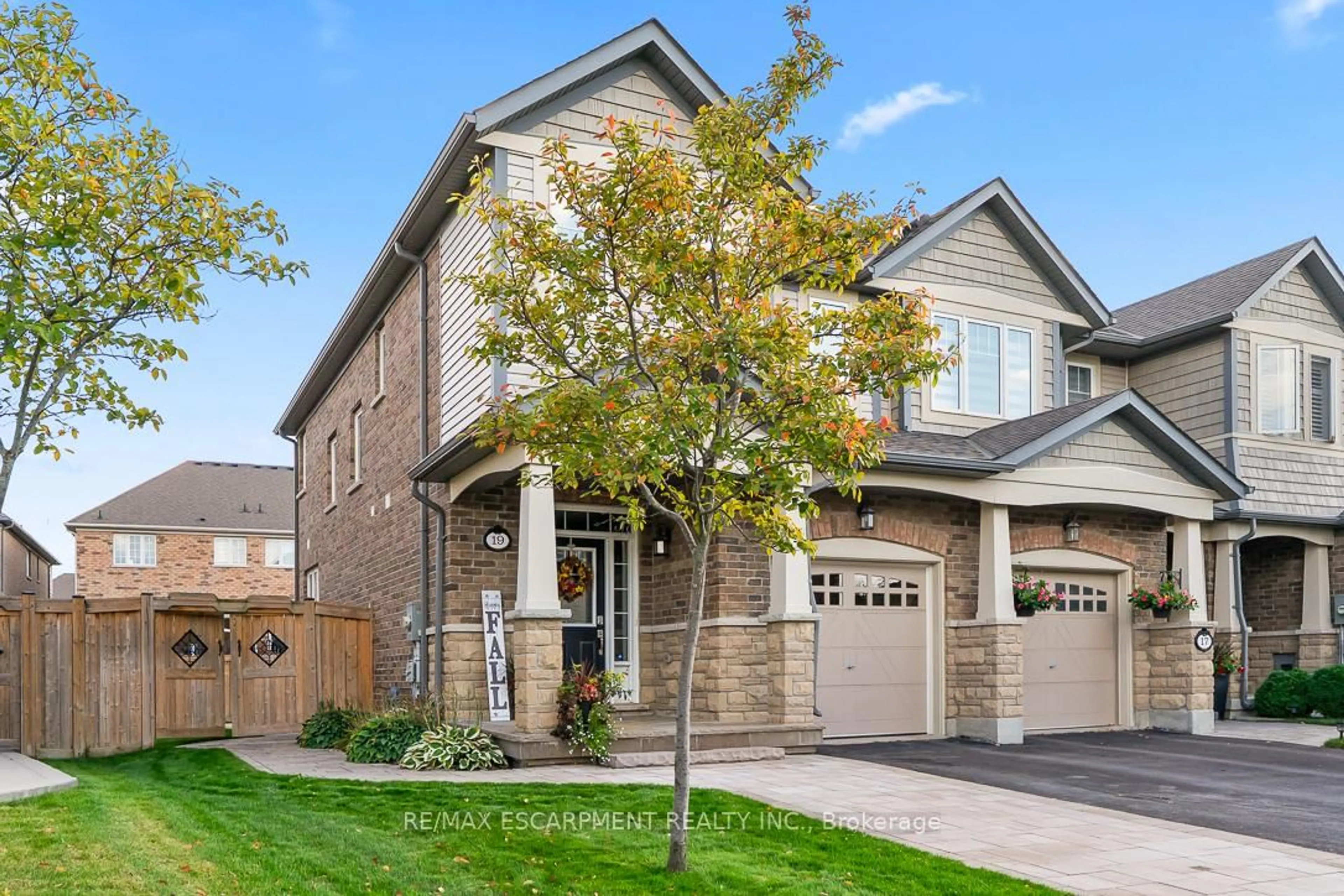 Home with brick exterior material, street for 19 Maple Cider St, Caledon Ontario L7C 4B4