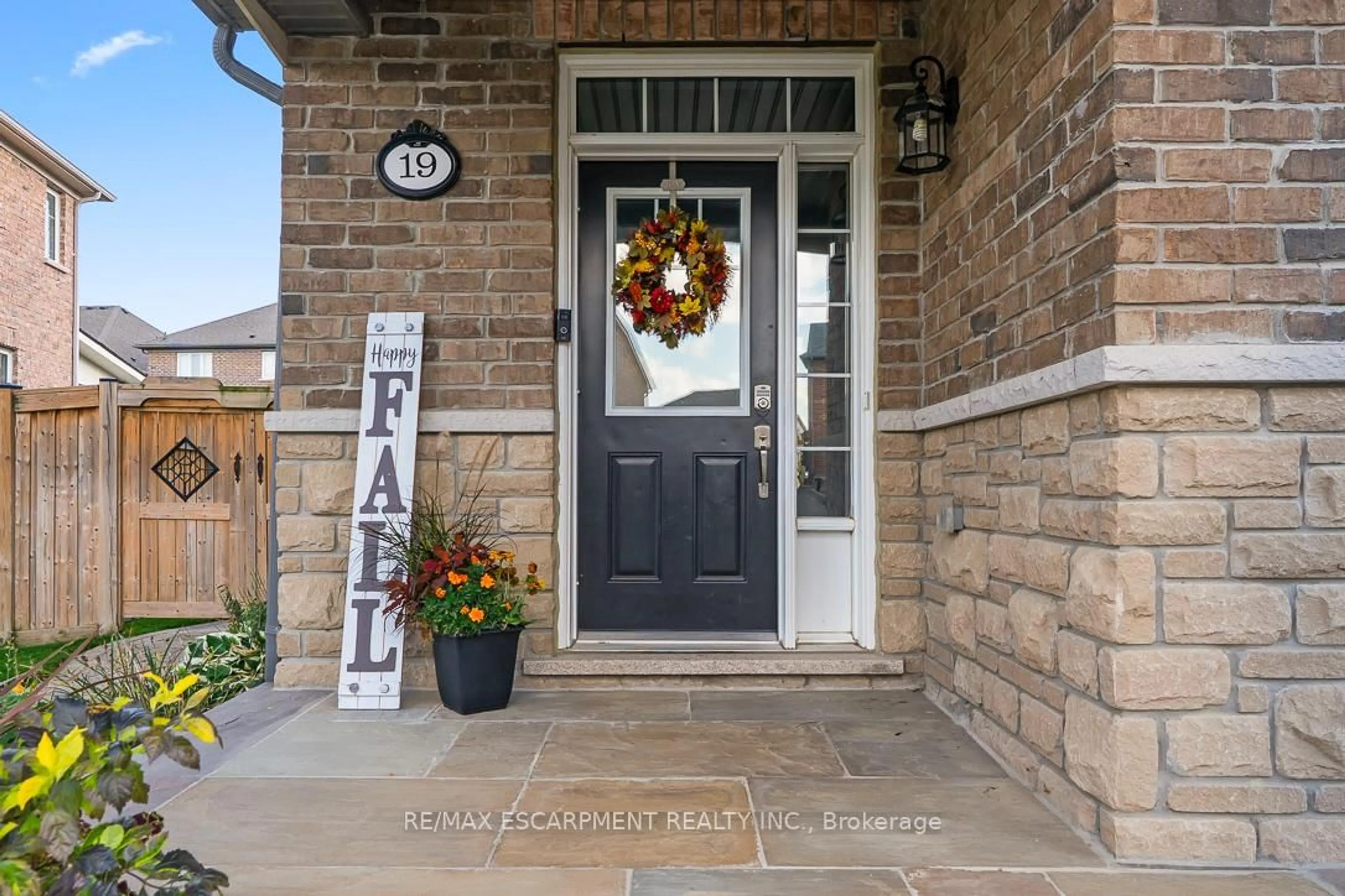 Indoor entryway for 19 Maple Cider St, Caledon Ontario L7C 4B4