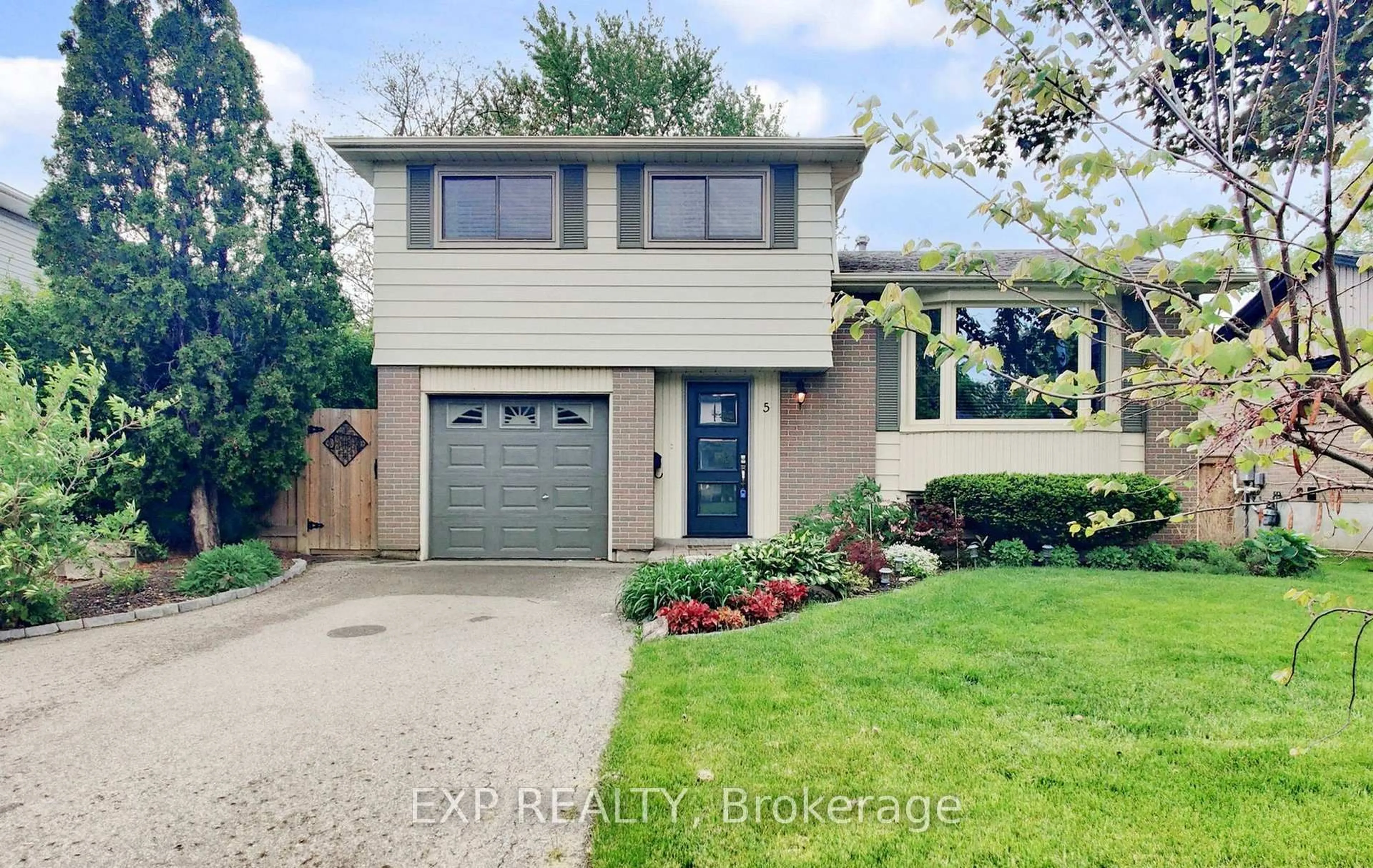 Home with vinyl exterior material, street for 5 Lockton Cres, Brampton Ontario L6W 1C2