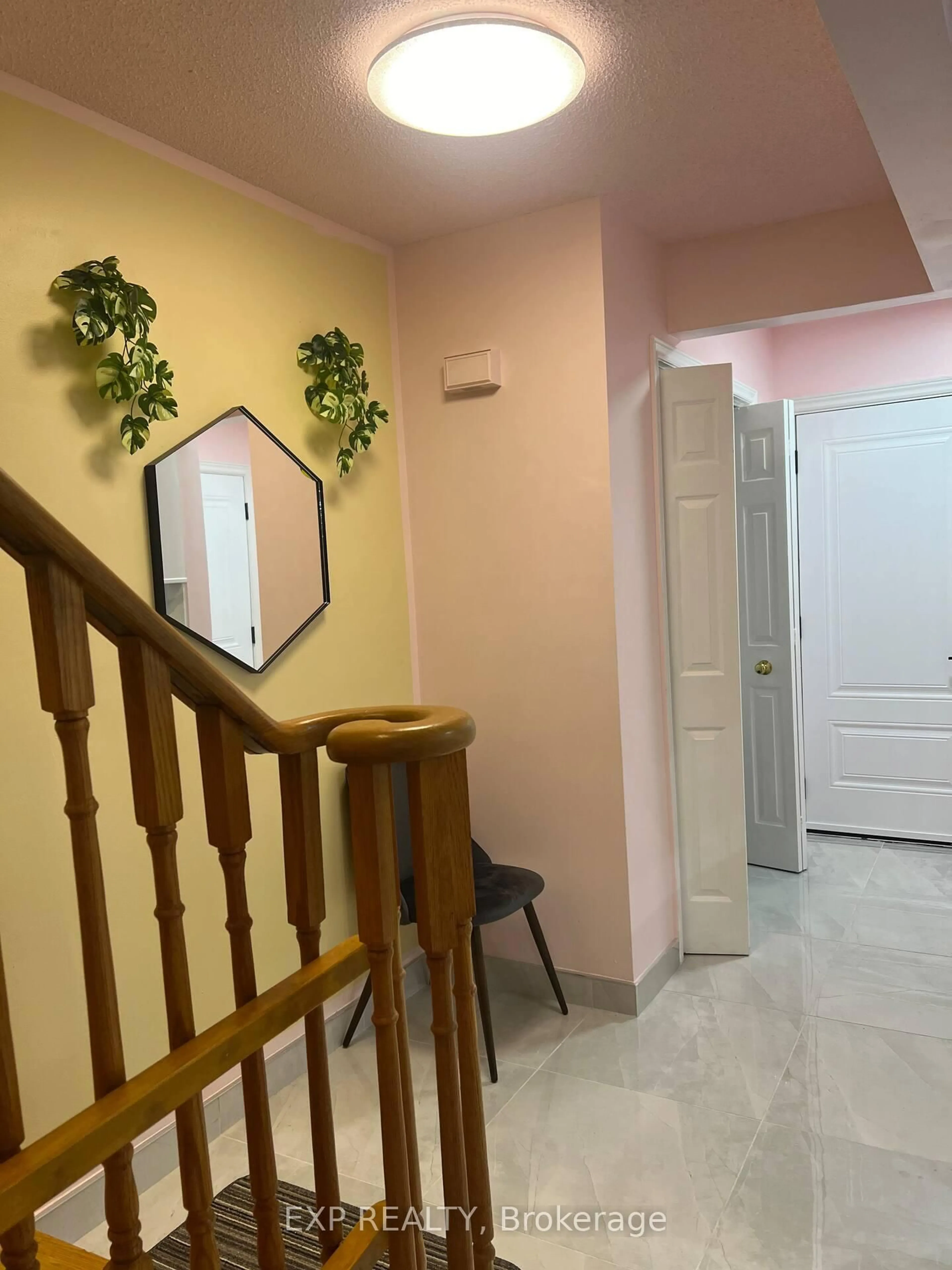 Indoor foyer for 1070 Queens Ave, Oakville Ontario L6H 2B5