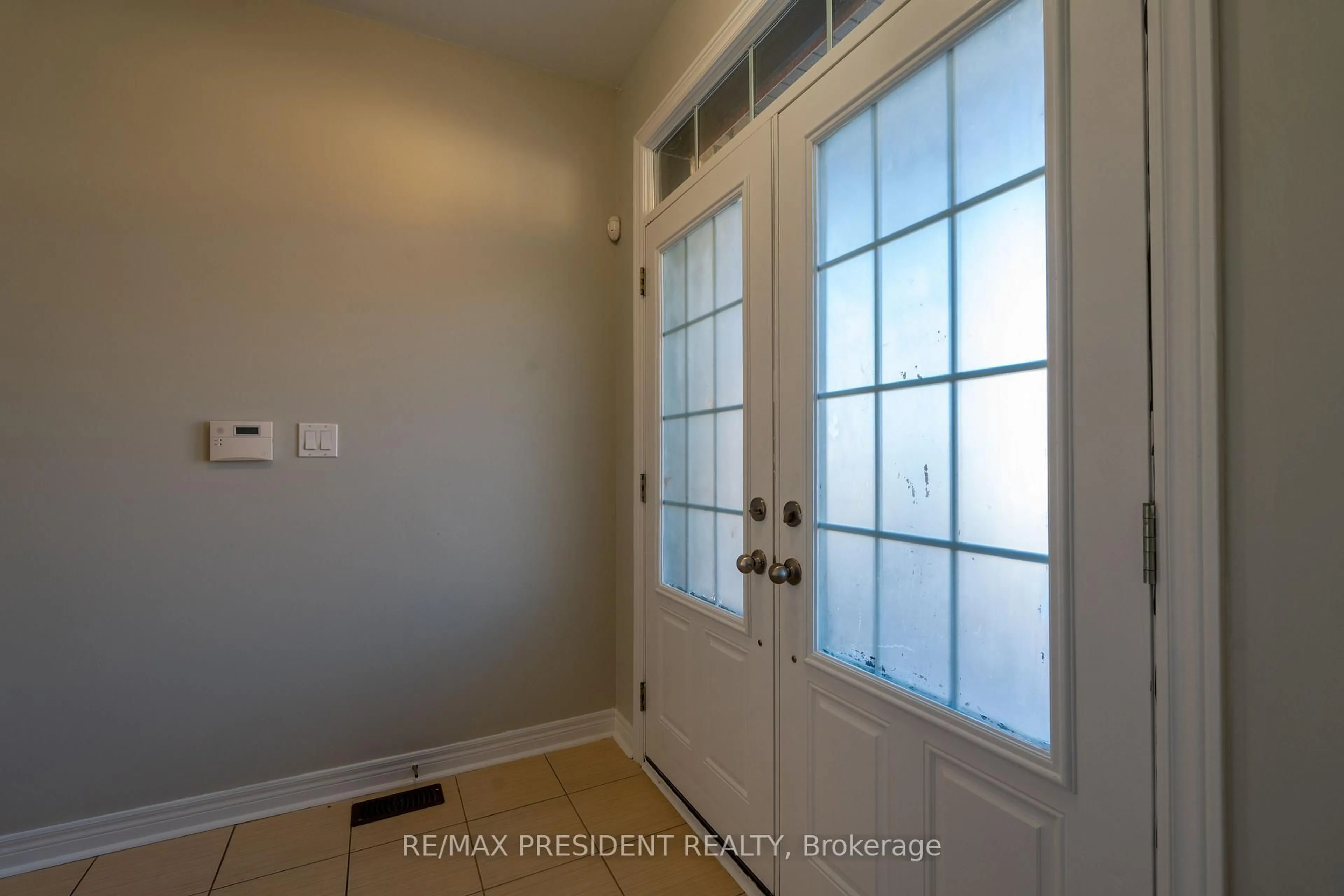Indoor entryway for 77 Zelda Rd, Brampton Ontario L6R 3V3