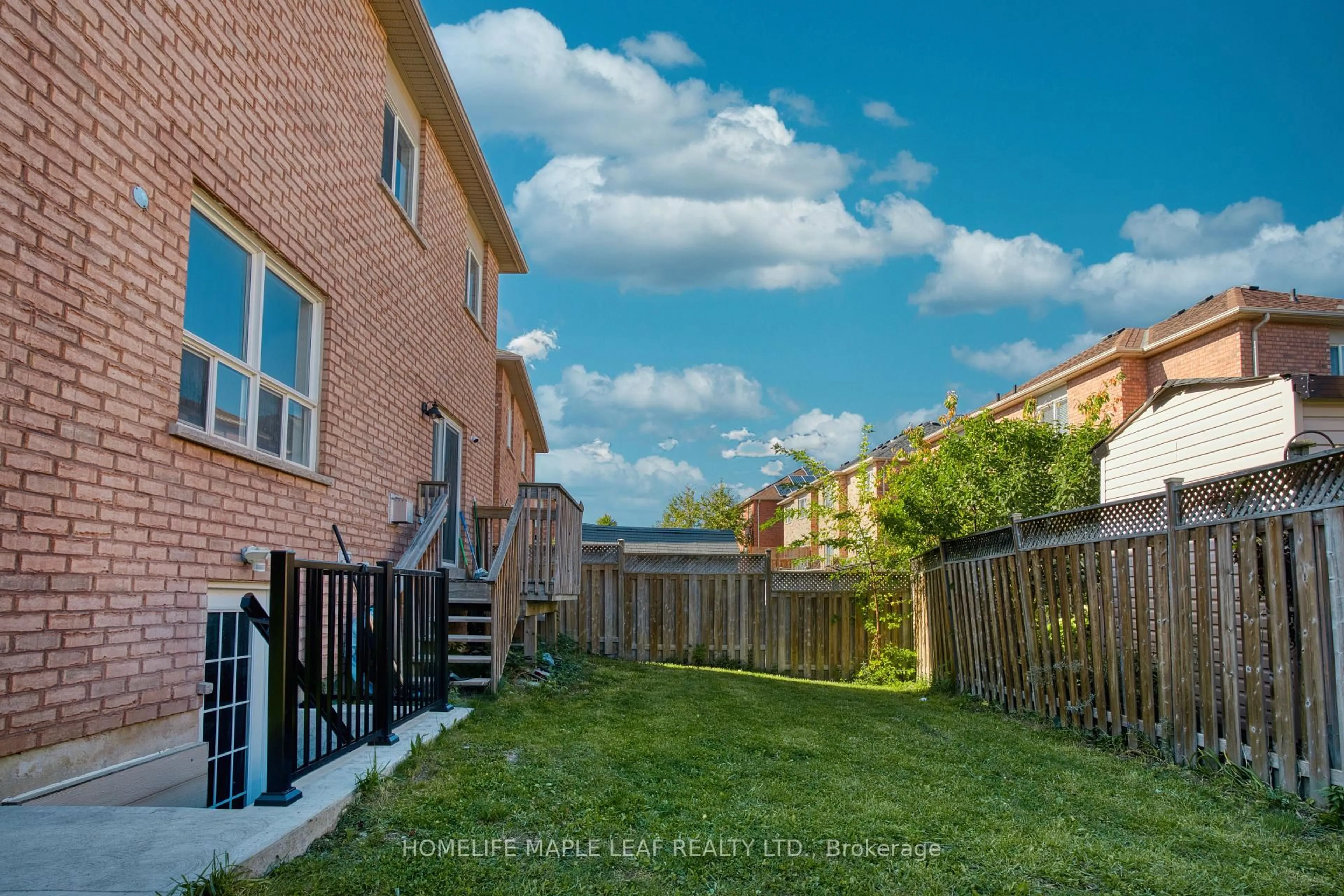 Patio, street for 34 Lormel Gate, Brampton Ontario L7A 2K5