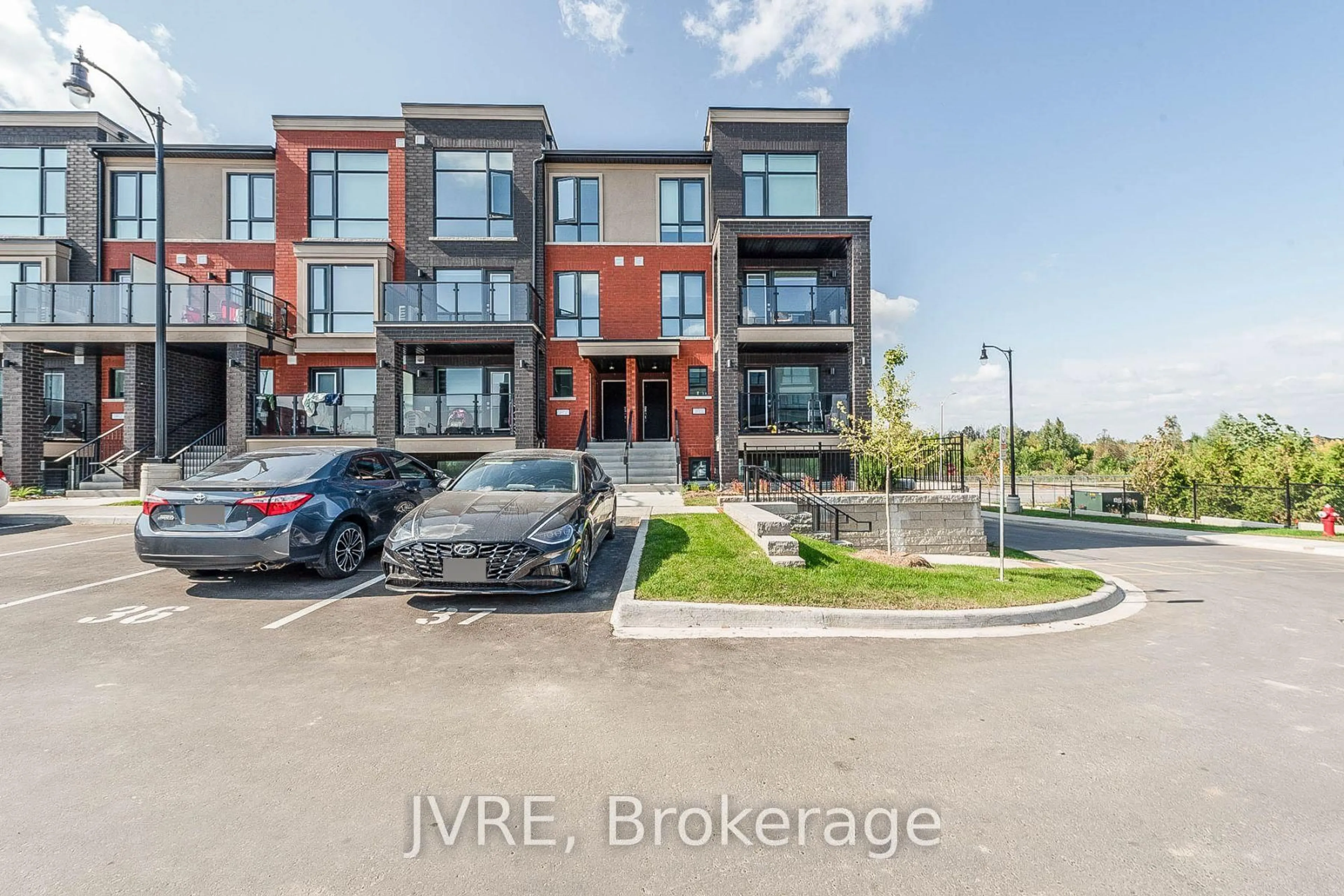A pic from outside/outdoor area/front of a property/back of a property/a pic from drone, unknown for 195 Veterans Dr, Brampton Ontario L7A 4B6