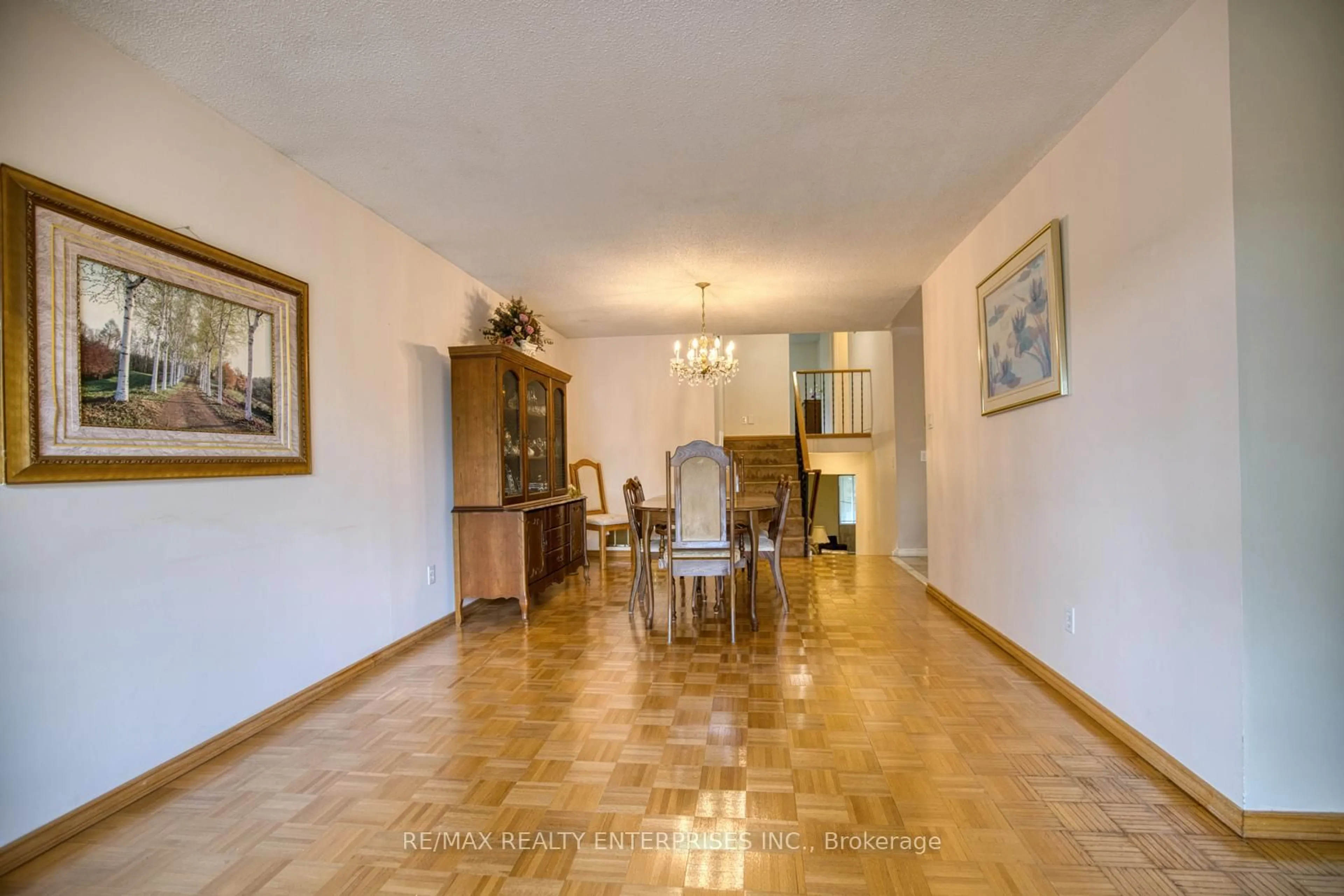 Indoor foyer for 75 Lakecrest Tr, Brampton Ontario L6Z 1S4