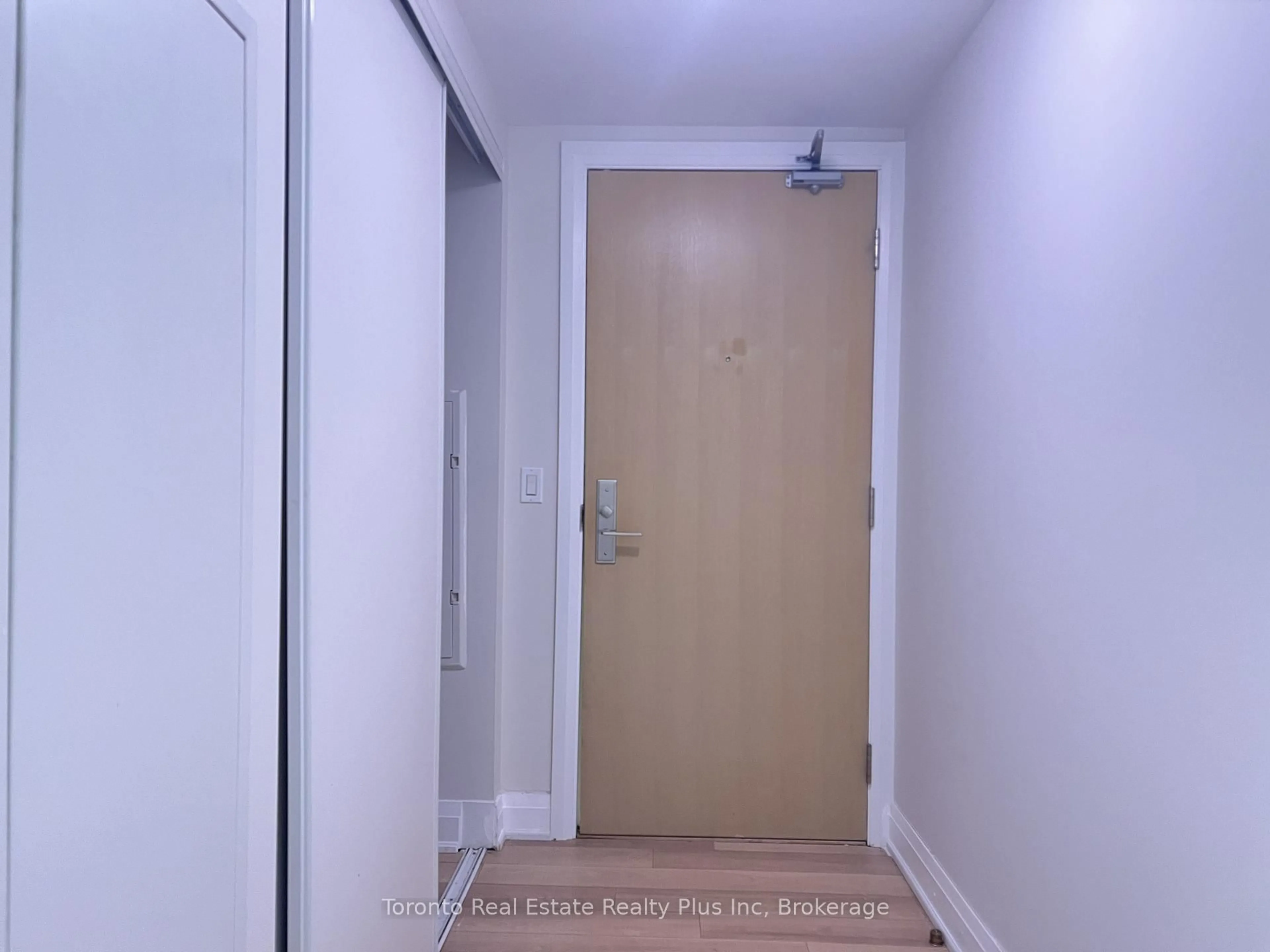 Unknown for 16 Mcadams Ave #803, Toronto Ontario M6A 0B9