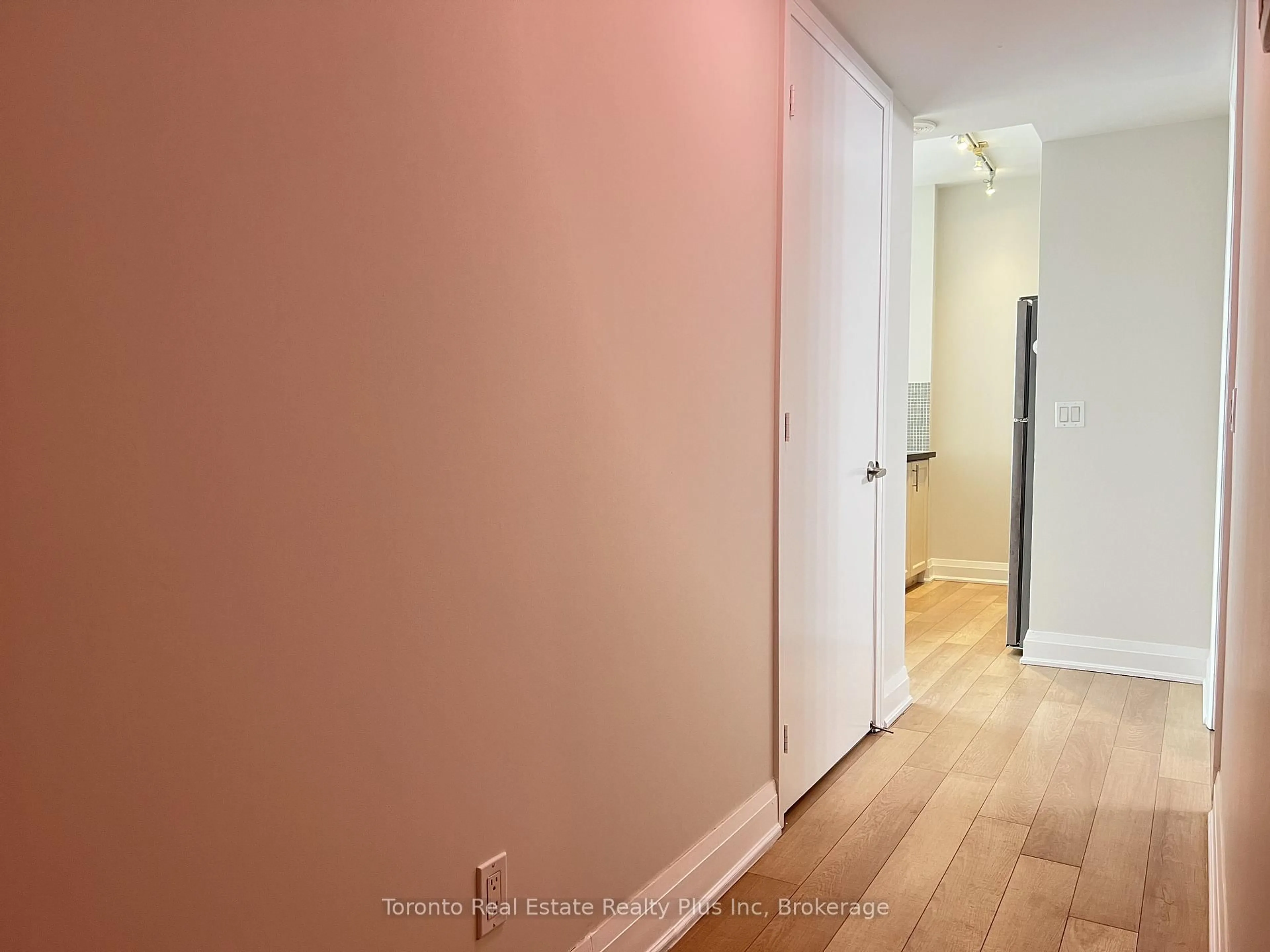 Unknown for 16 Mcadams Ave #803, Toronto Ontario M6A 0B9