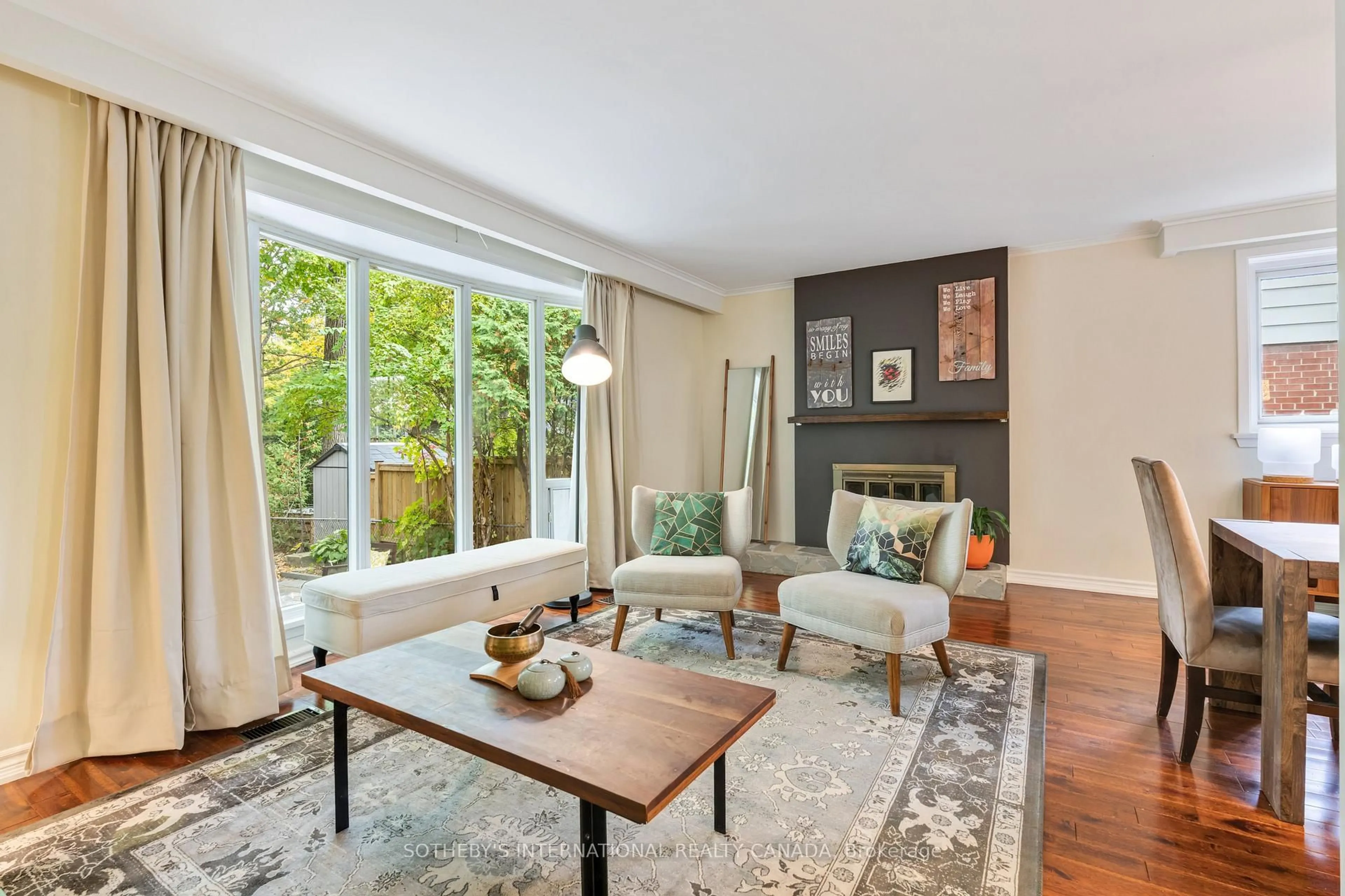 Living room with furniture, unknown for 1920 Truscott Dr, Mississauga Ontario L5J 2A2