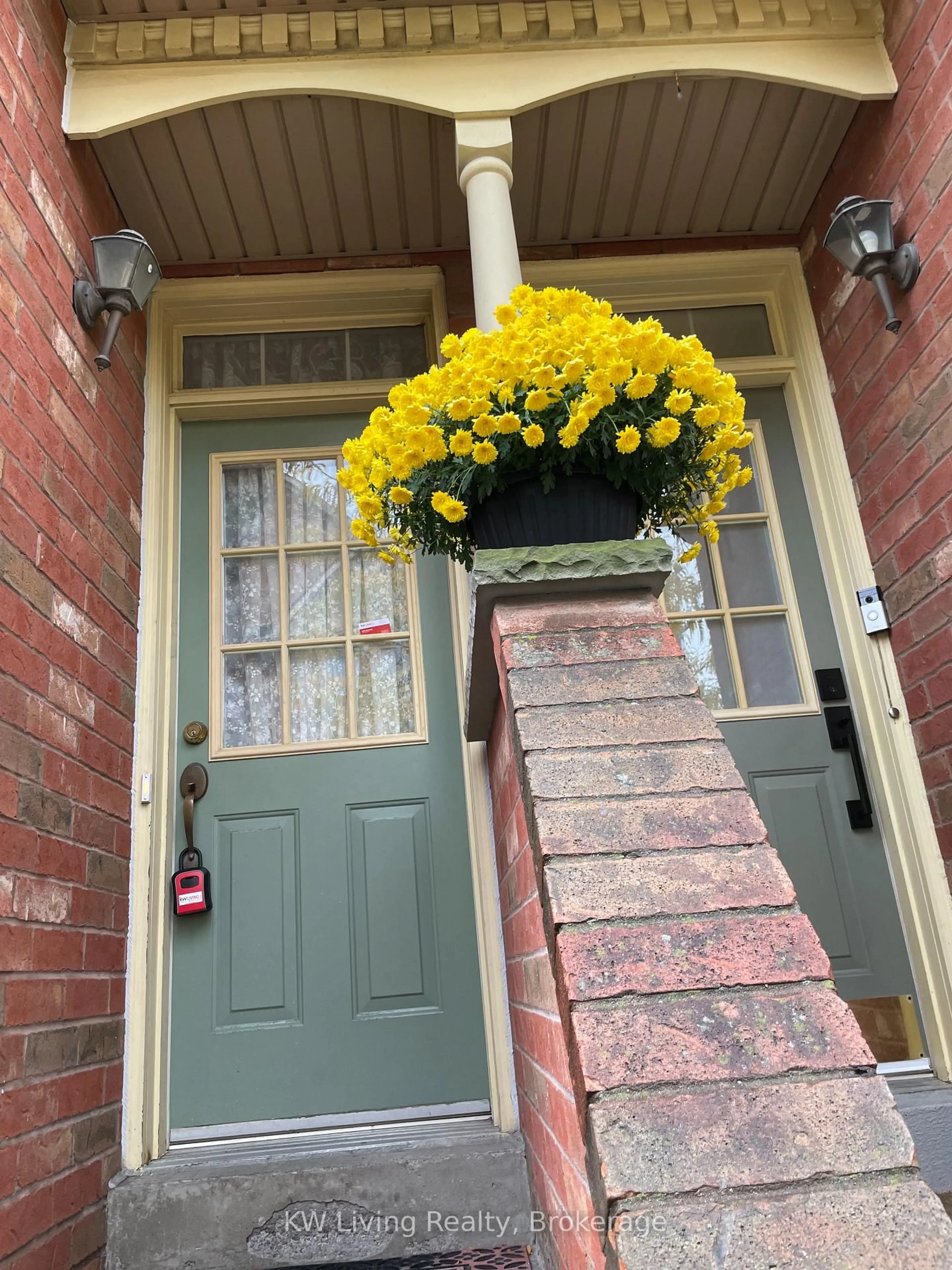 Indoor entryway for 1168 Arena Rd #128, Mississauga Ontario L4Y 4K7