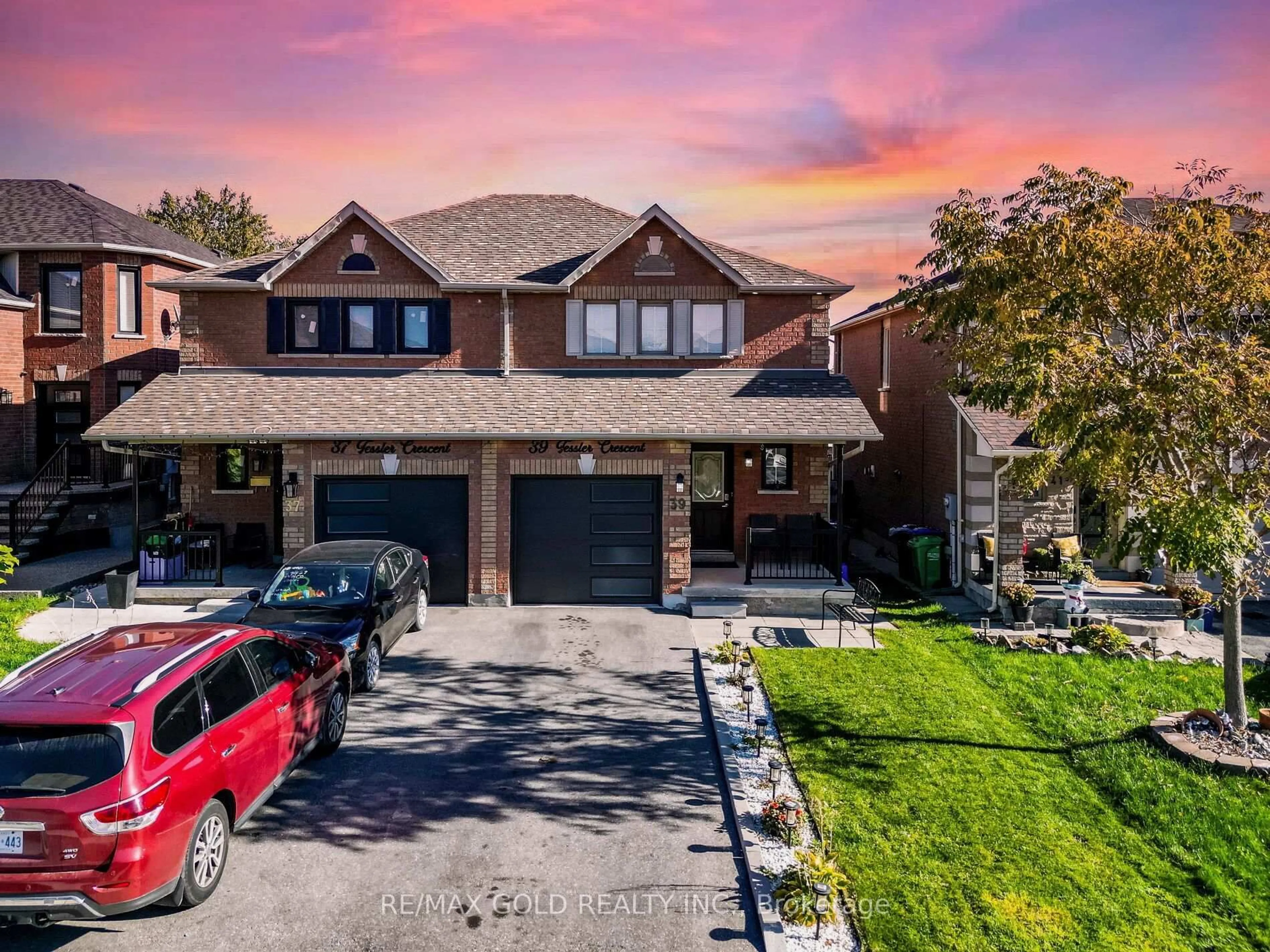 A pic from outside/outdoor area/front of a property/back of a property/a pic from drone, street for 39 Tessler Cres, Brampton Ontario L6X 4P8