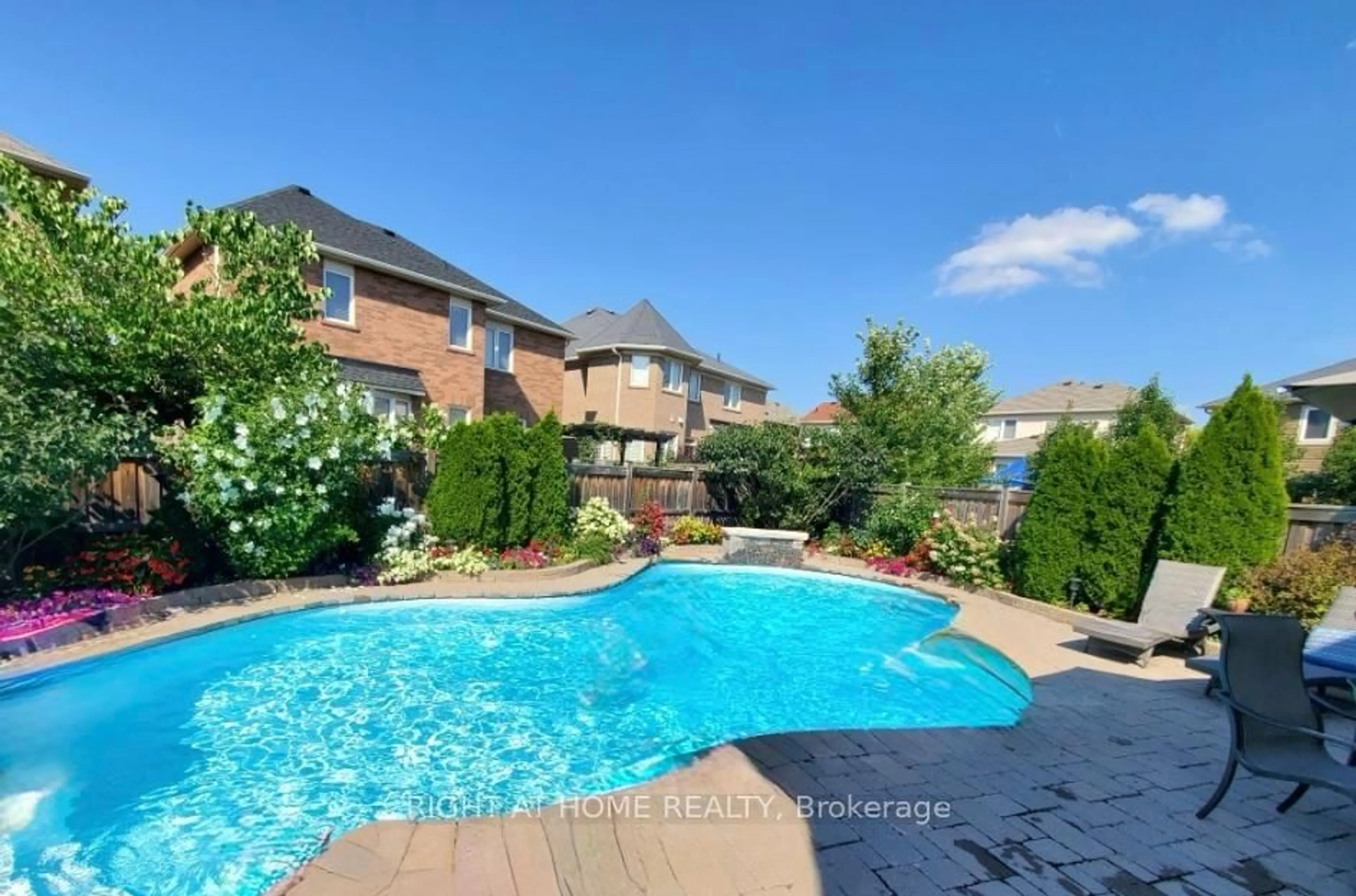 Pool for 899 Pickersgill Cres, Milton Ontario L9T 7T7