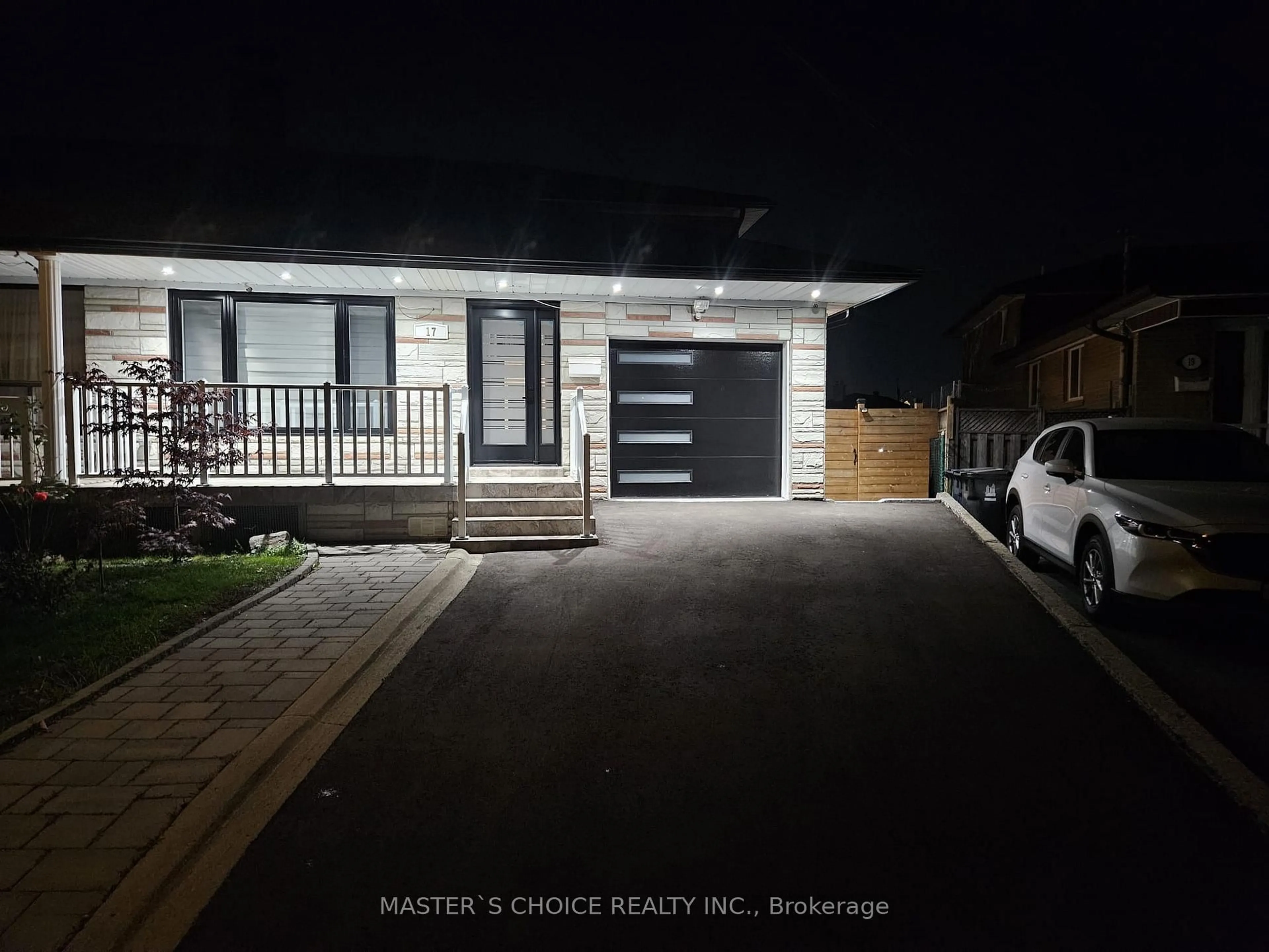 Unknown for 17 Slater Crt, Toronto Ontario M3L 1R4