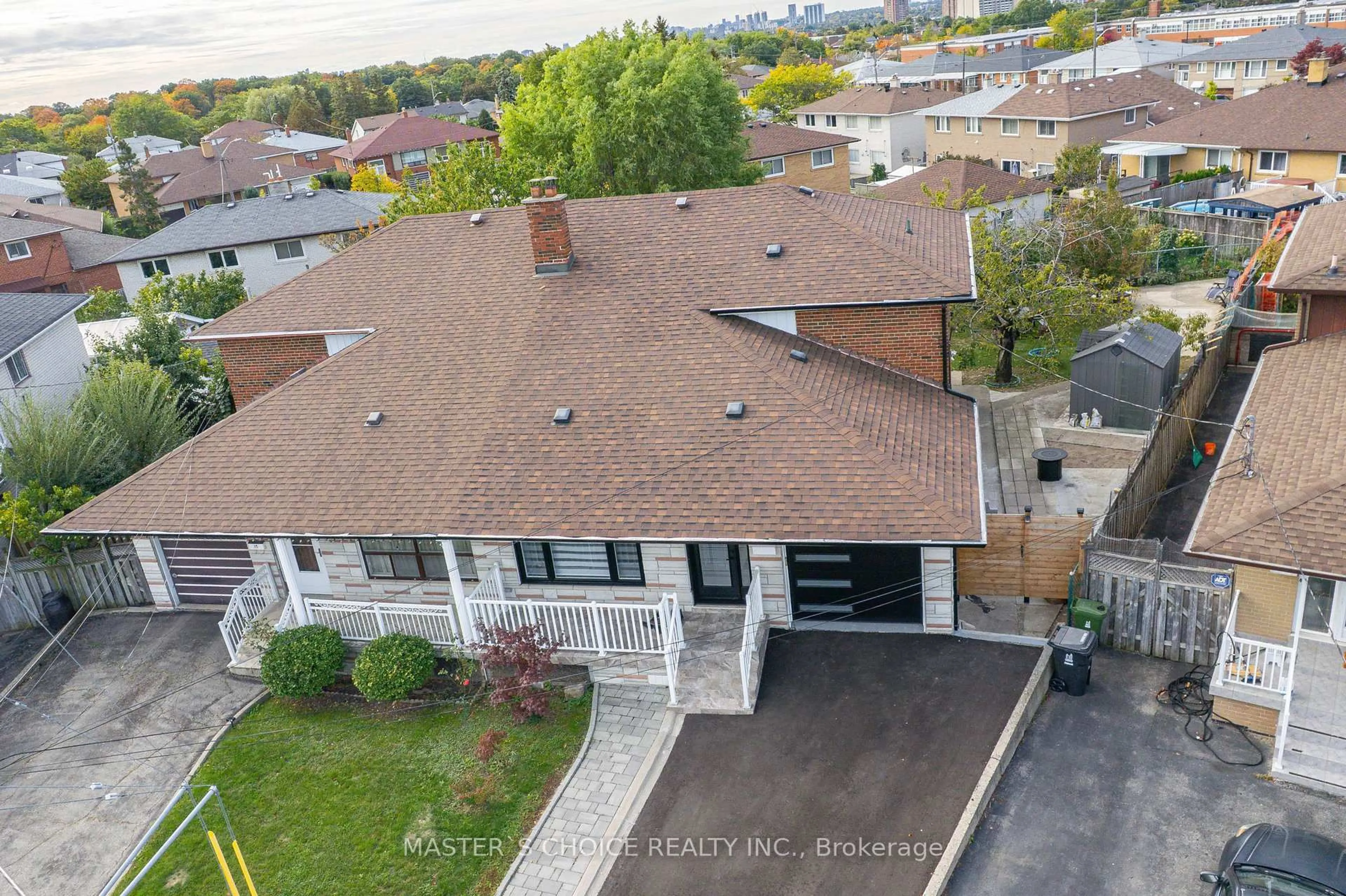 A pic from outside/outdoor area/front of a property/back of a property/a pic from drone, street for 17 Slater Crt, Toronto Ontario M3L 1R4
