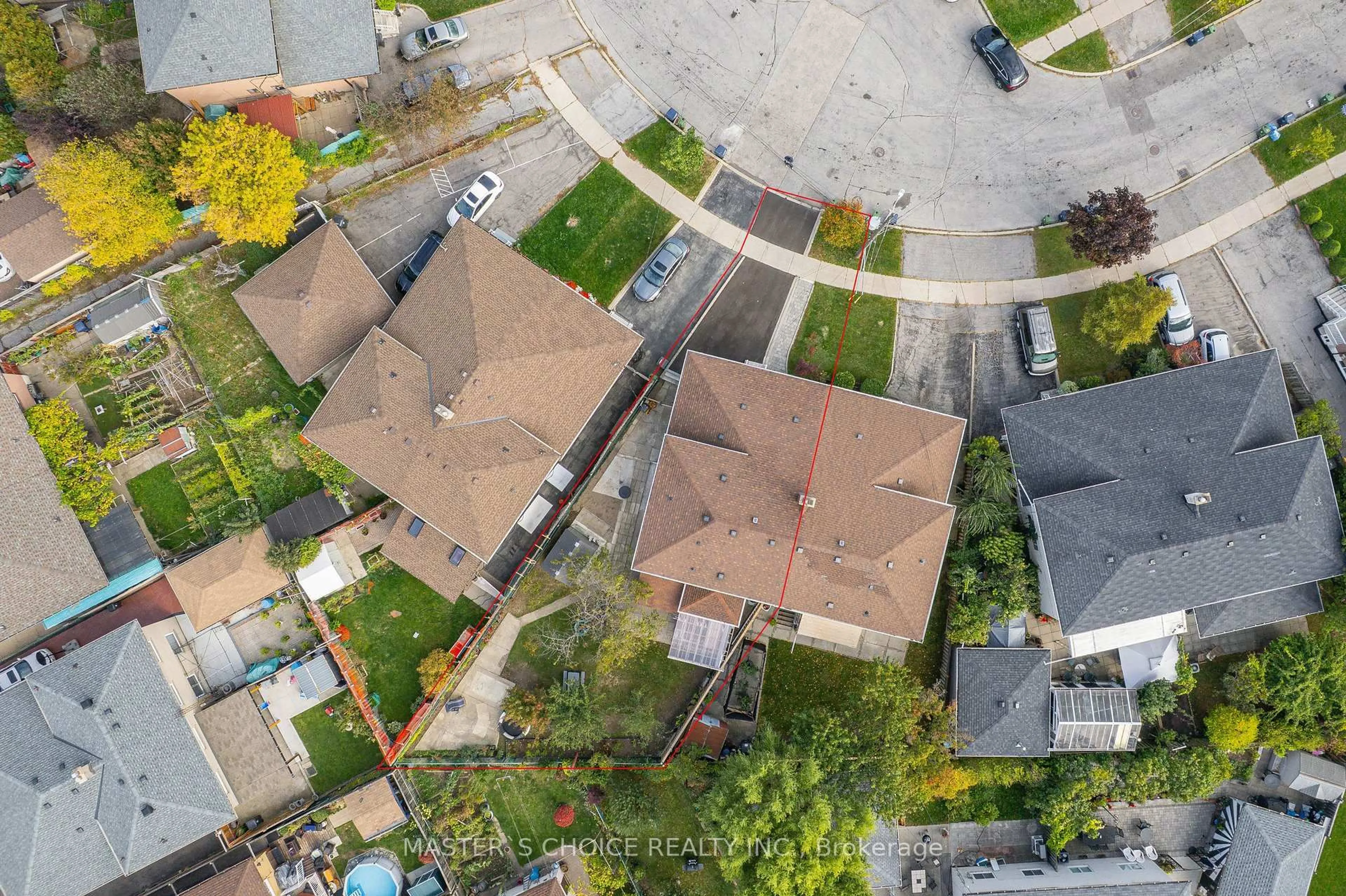 A pic from outside/outdoor area/front of a property/back of a property/a pic from drone, street for 17 Slater Crt, Toronto Ontario M3L 1R4