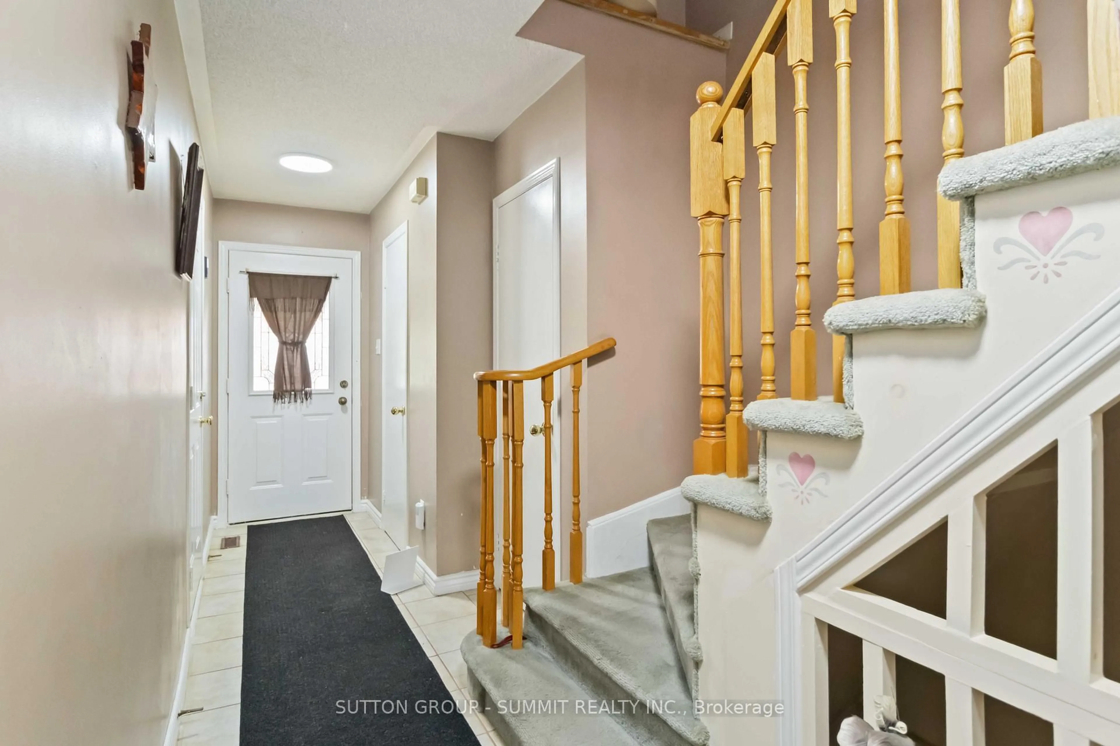 Indoor foyer for 5607 Palmerston Cres, Mississauga Ontario L5M 5Y6