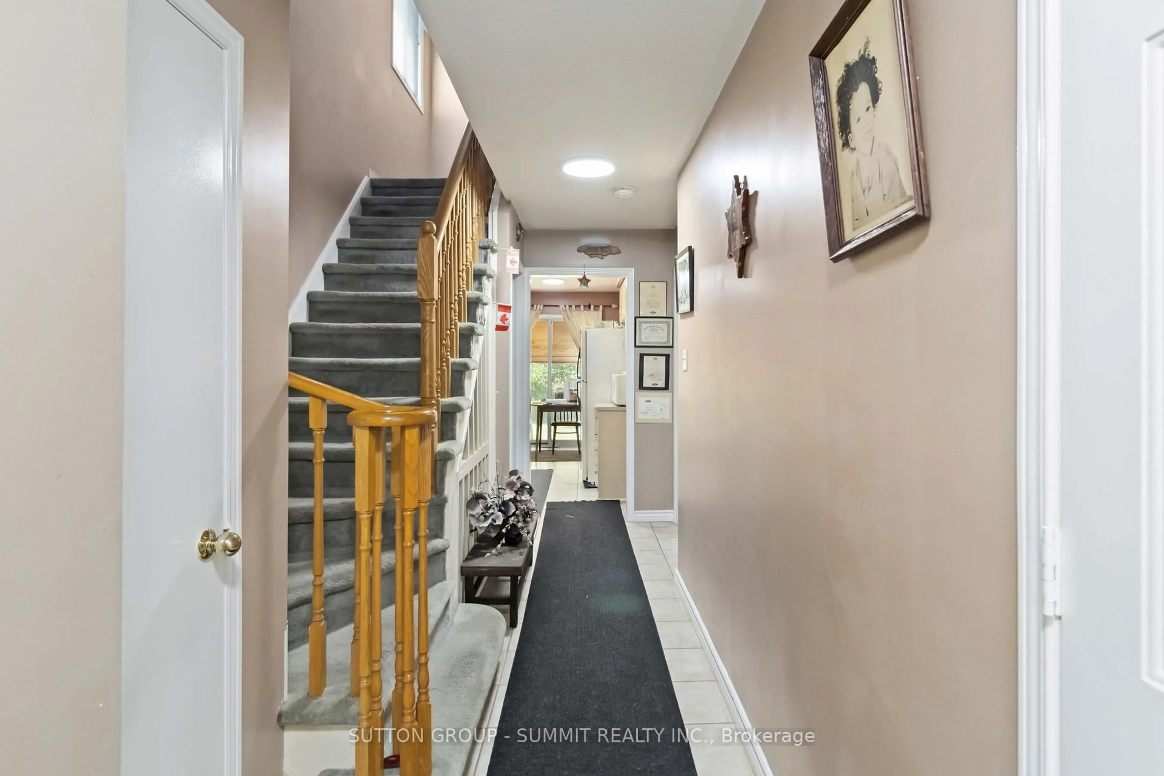 Indoor foyer for 5607 Palmerston Cres, Mississauga Ontario L5M 5Y6