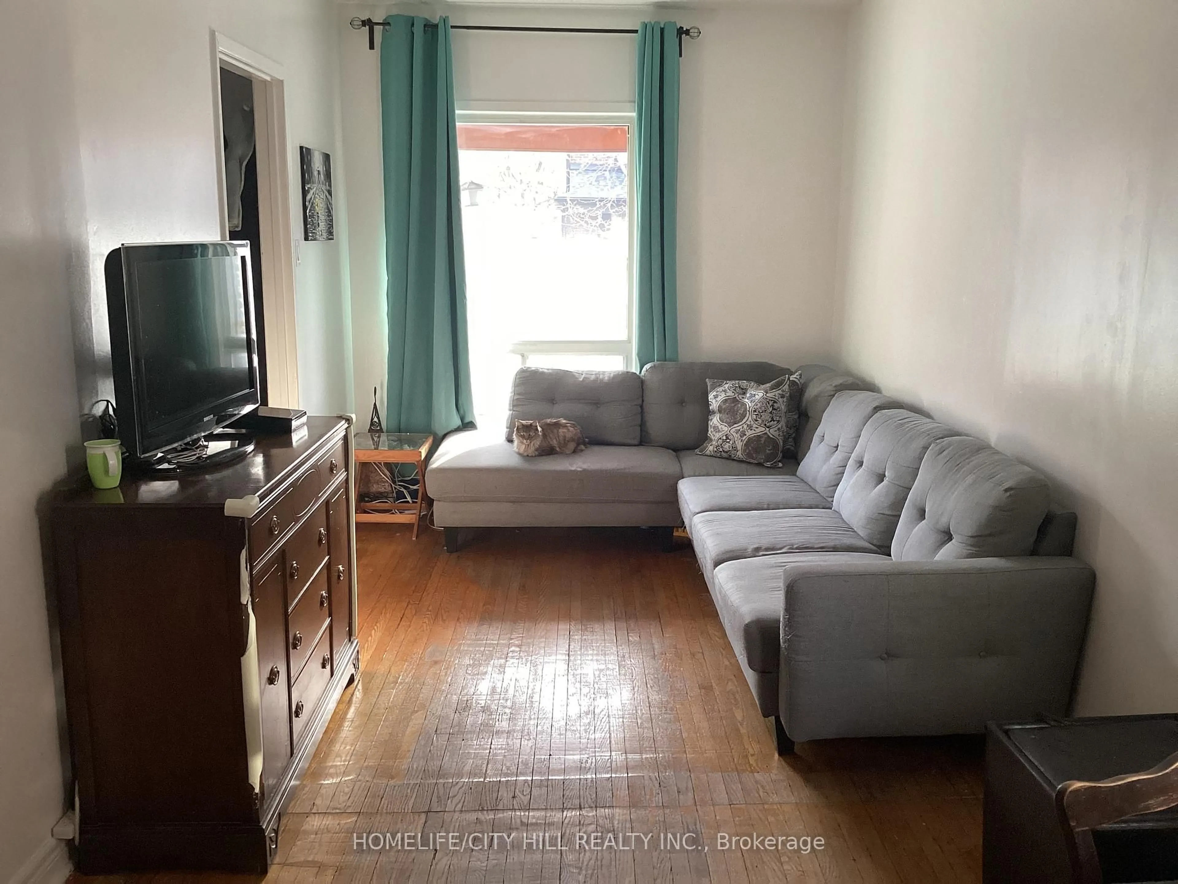 Living room with furniture, unknown for 71 Russett Ave, Toronto Ontario M6H 3M4