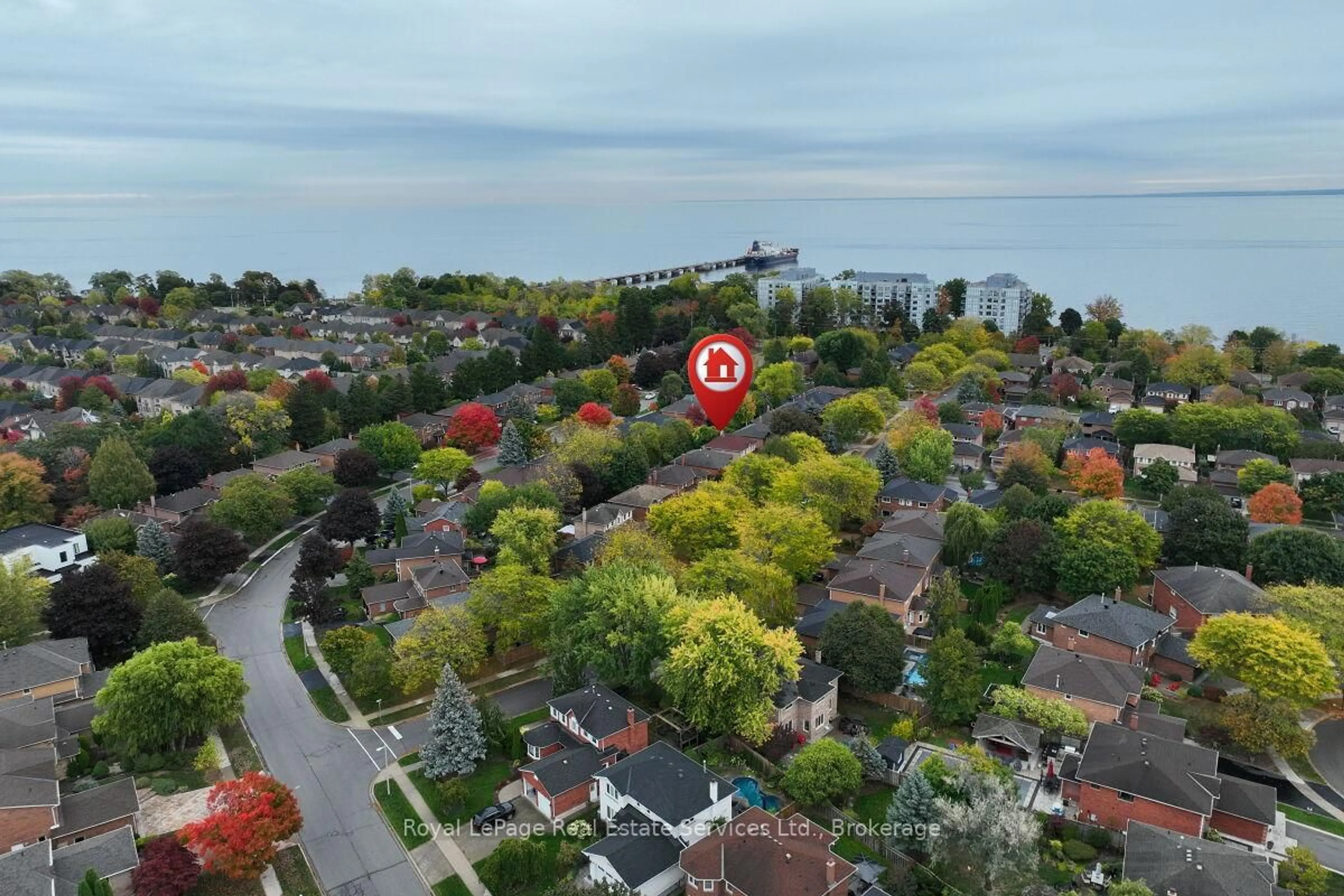 A pic from outside/outdoor area/front of a property/back of a property/a pic from drone, water/lake/river/ocean view for 101 Waldie Rd, Oakville Ontario L6L 6G5