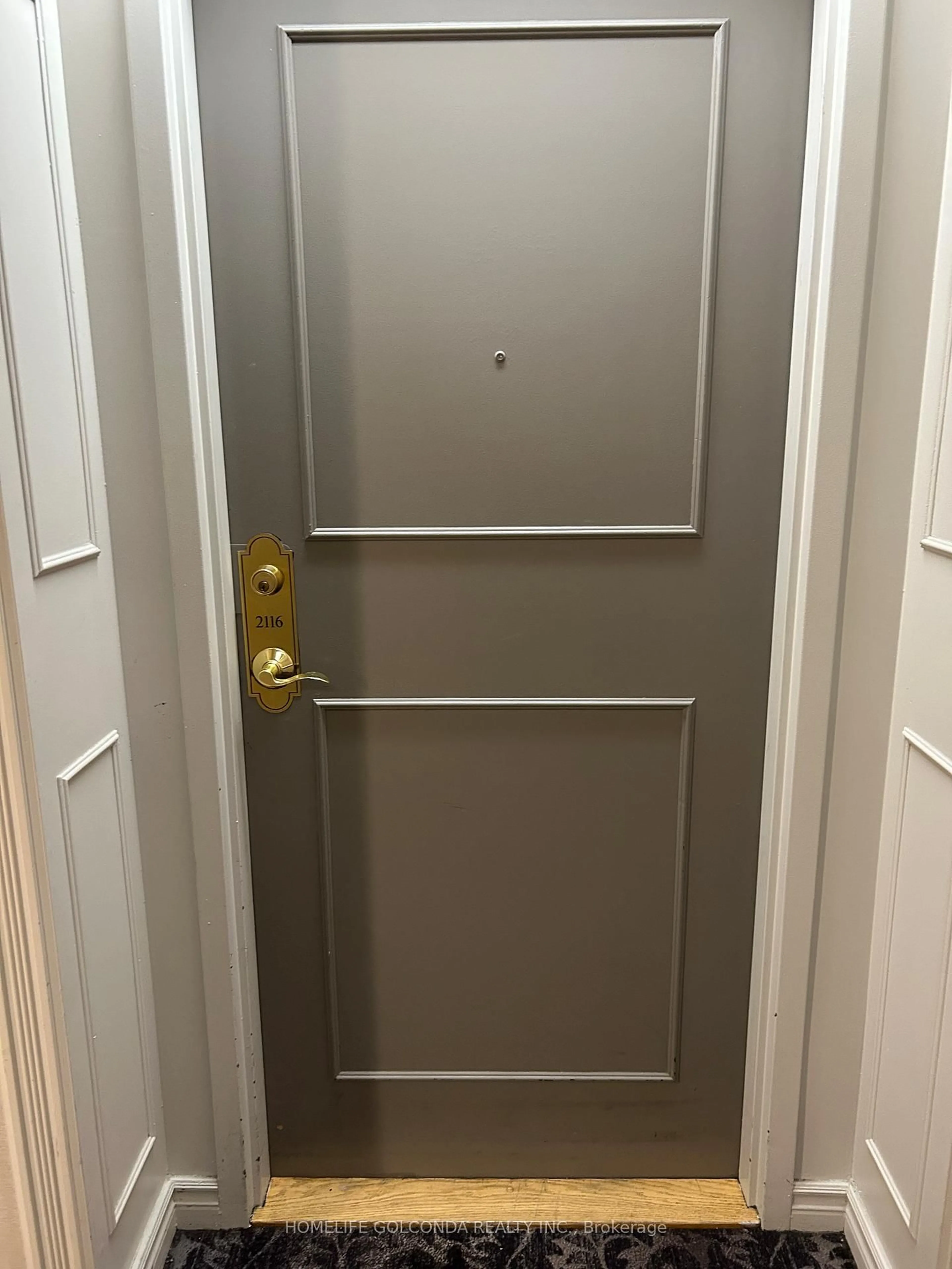 Indoor entryway for 155 Hillcrest Ave #2116, Mississauga Ontario L5B 3Z2