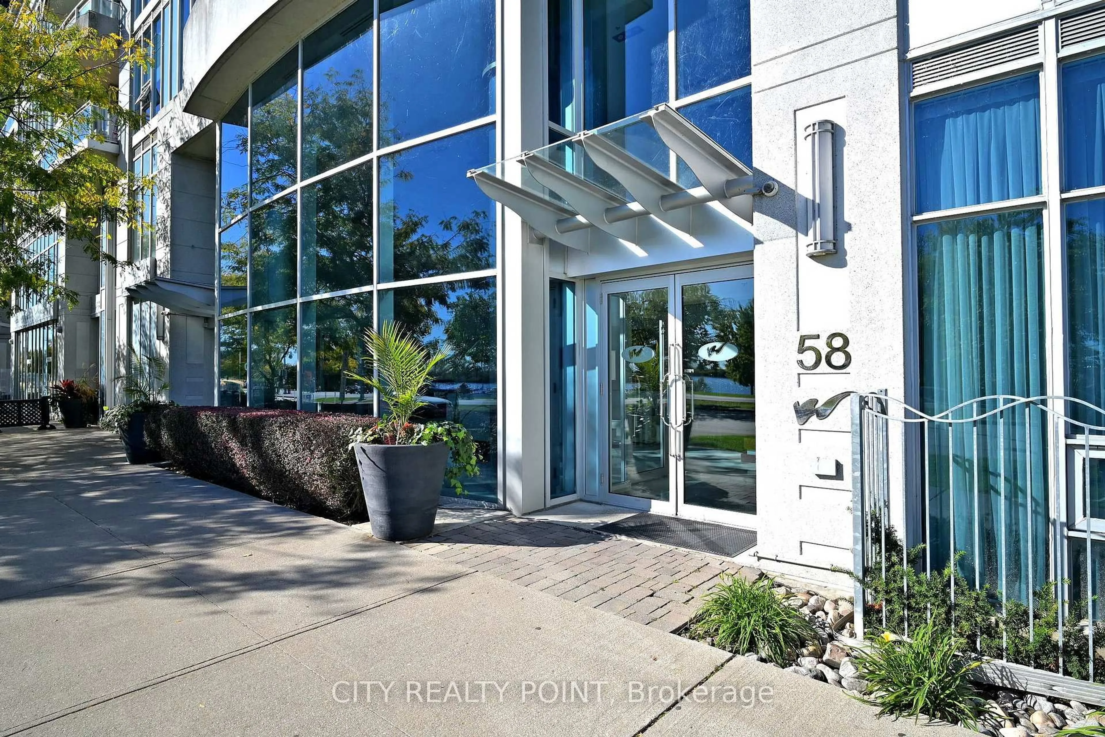Indoor foyer for 58 Marine Parade Dr #1214, Toronto Ontario M8V 4G1