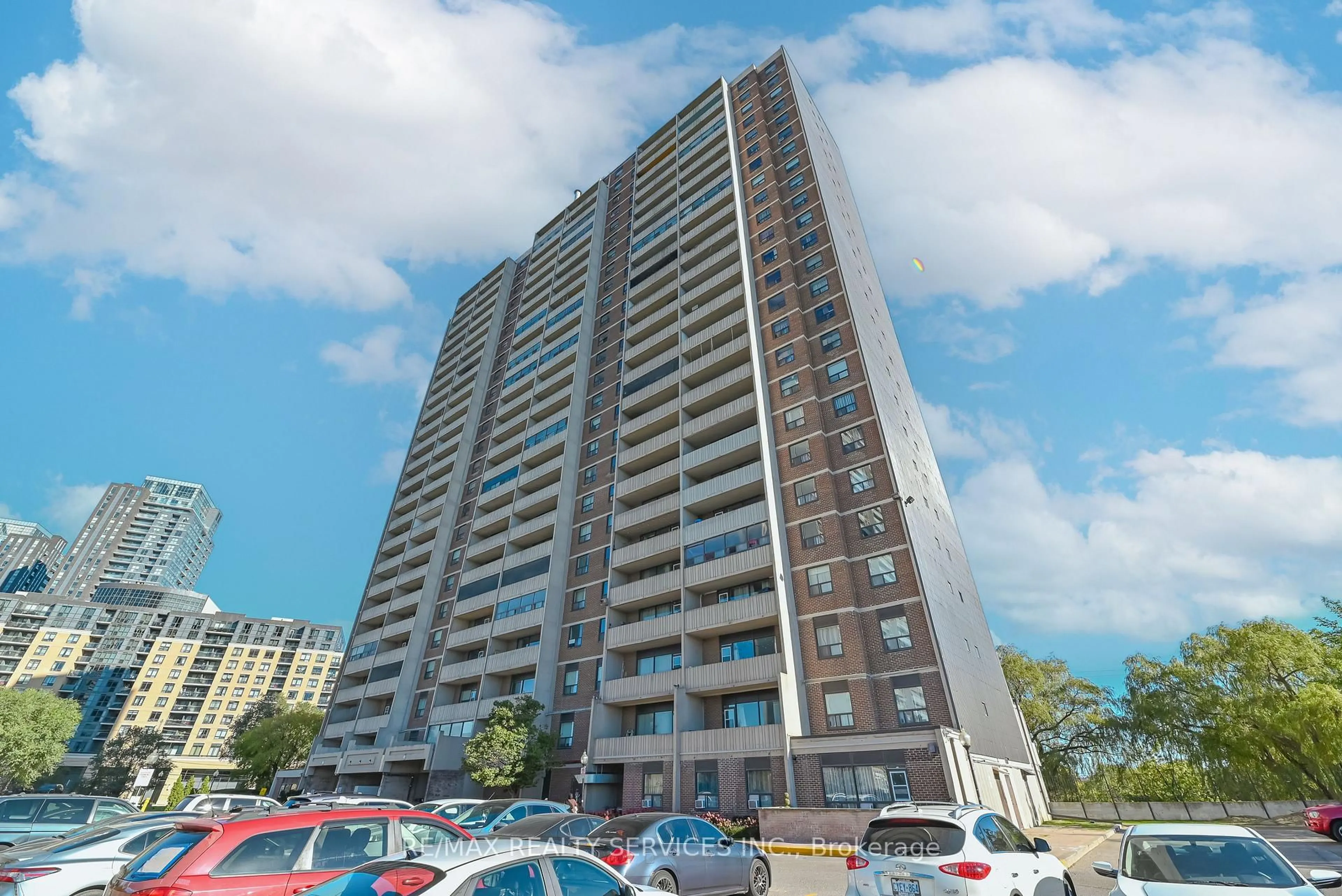 A pic from outside/outdoor area/front of a property/back of a property/a pic from drone, building for 3390 Weston Rd #704, Toronto Ontario M9M 2X3