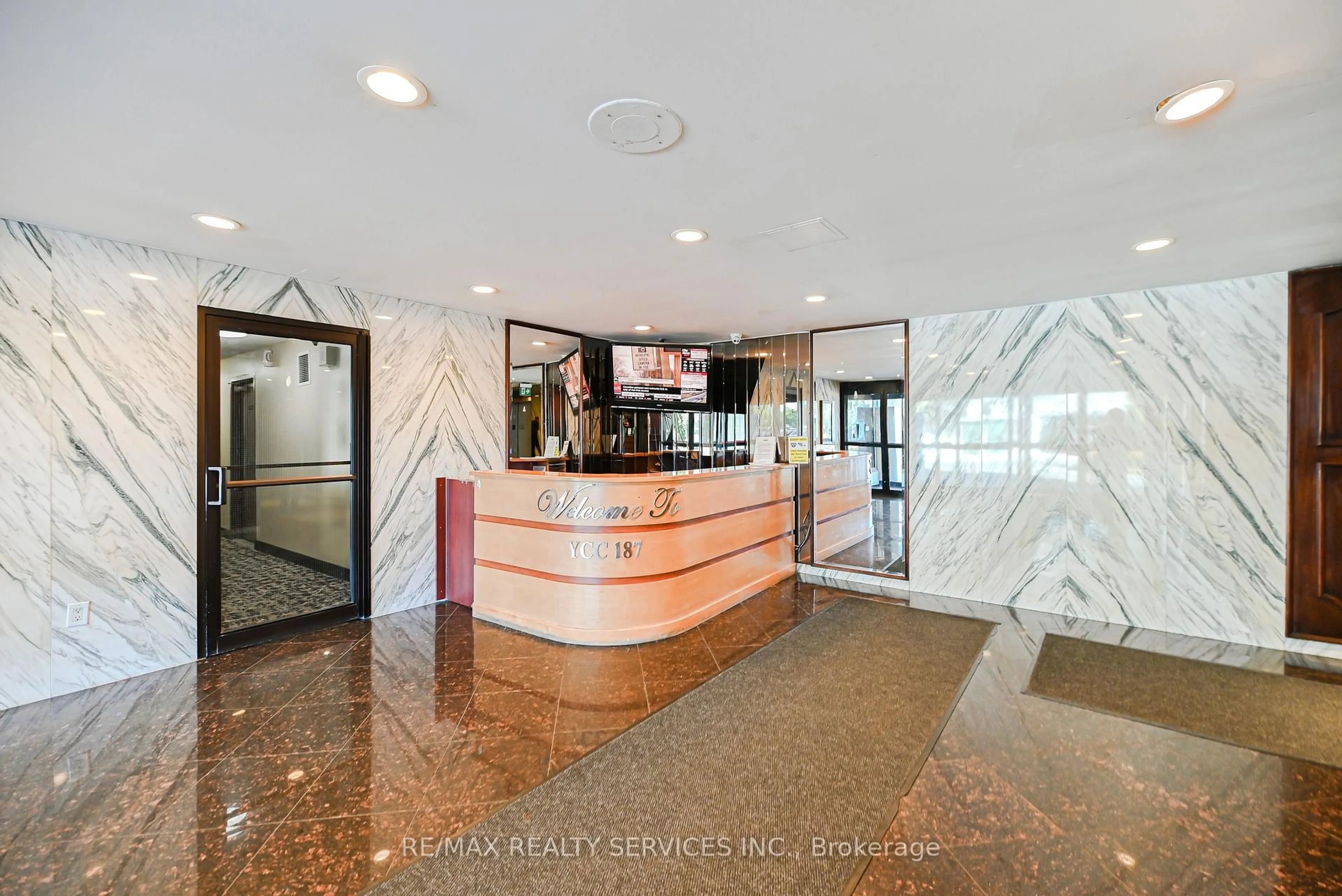 Lobby for 3390 Weston Rd #704, Toronto Ontario M9M 2X3