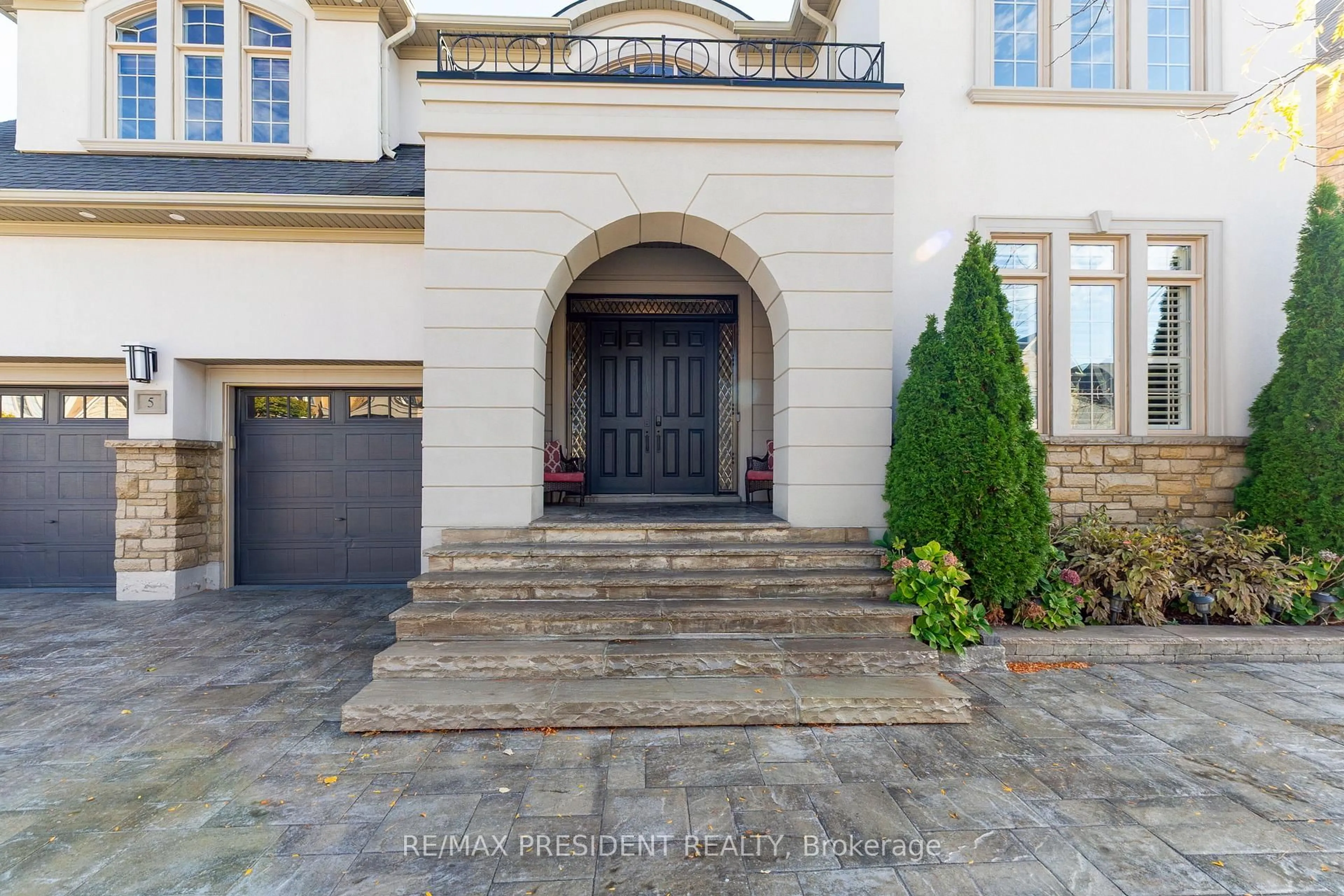 Indoor entryway for 5 Sea Cliff Cres, Brampton Ontario L6T 0G4
