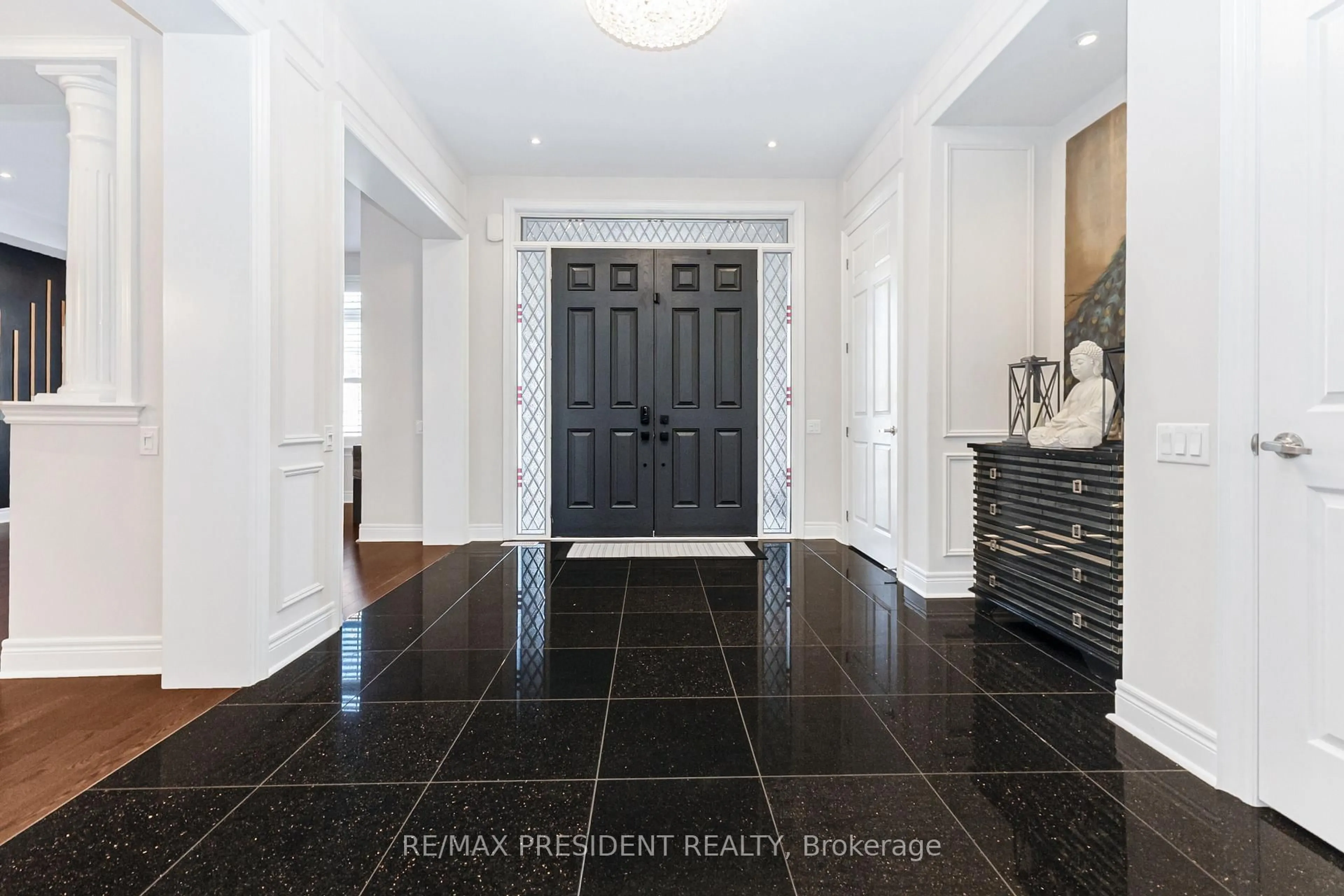 Indoor entryway for 5 Sea Cliff Cres, Brampton Ontario L6T 0G4