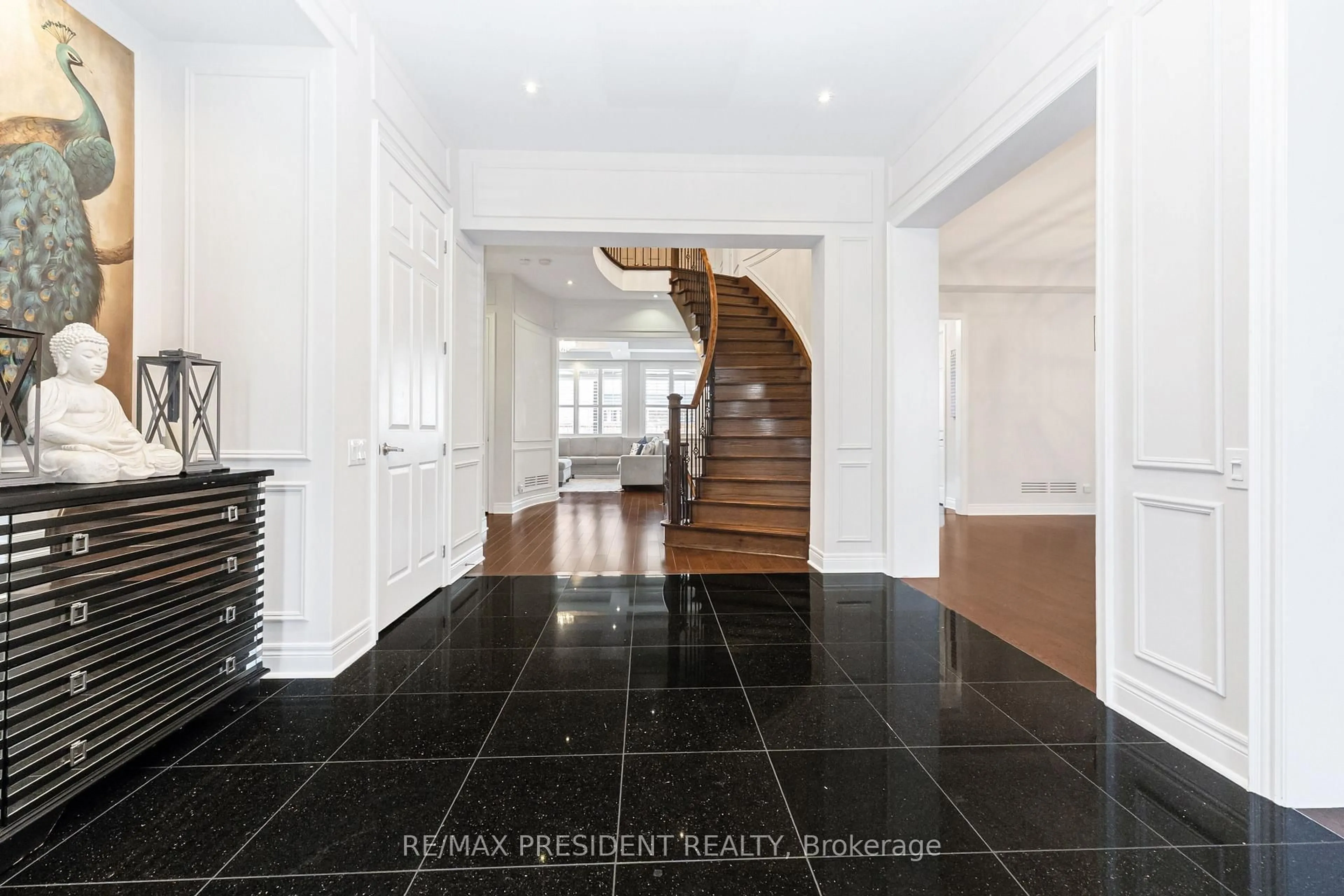 Indoor foyer for 5 Sea Cliff Cres, Brampton Ontario L6T 0G4