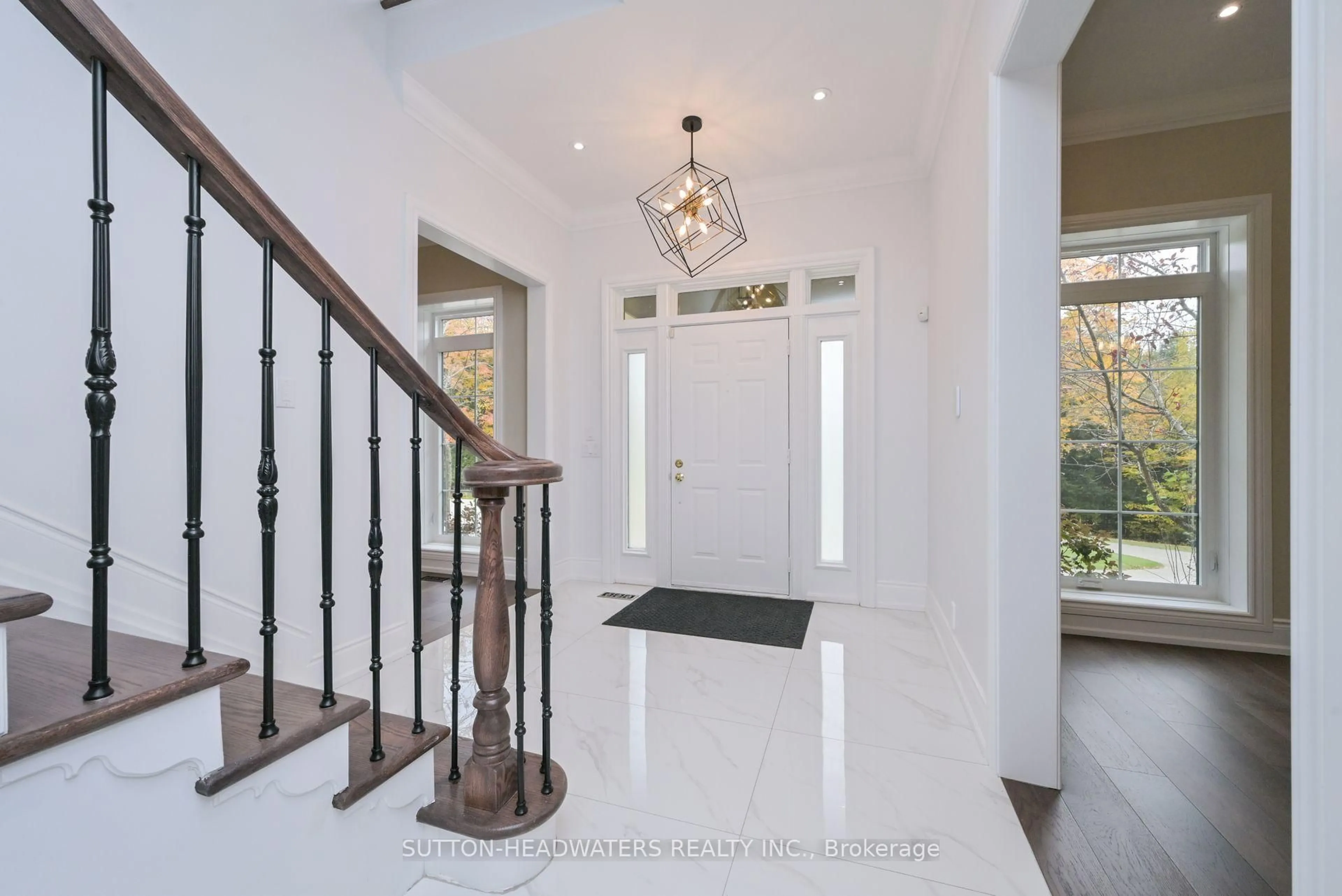 Indoor entryway for 12 Flaherty Lane, Caledon Ontario L7K 2P3