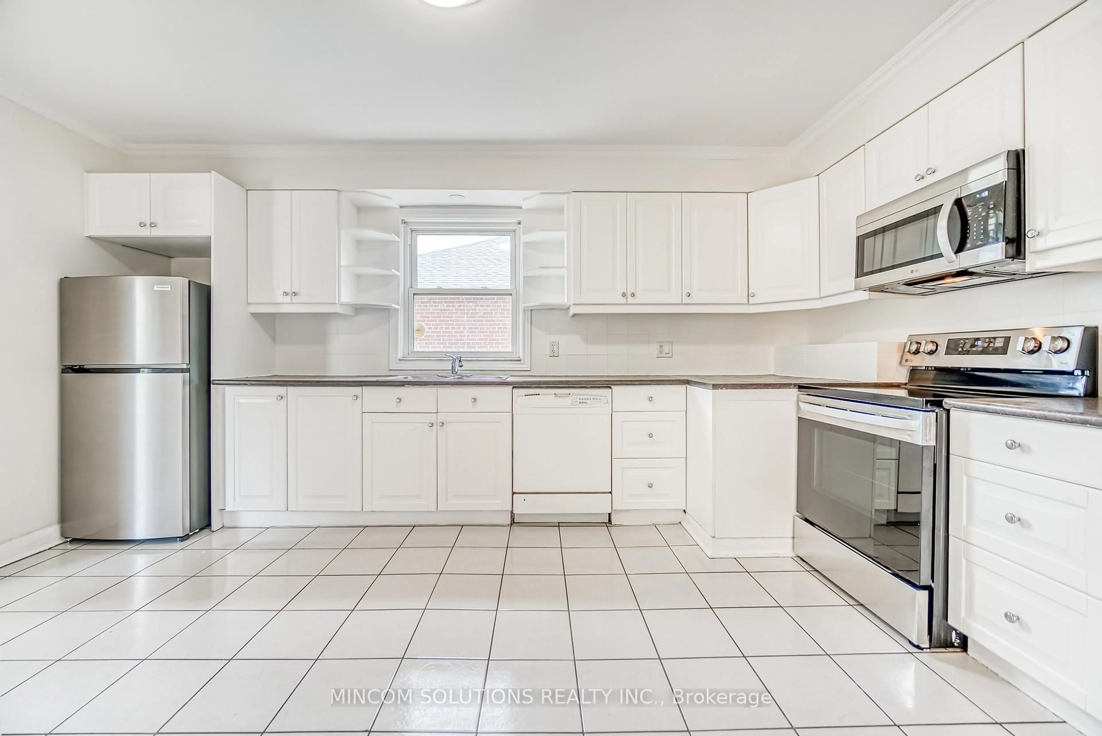 Standard kitchen, ceramic/tile floor for 170 North Carson St, Toronto Ontario M8W 4C9