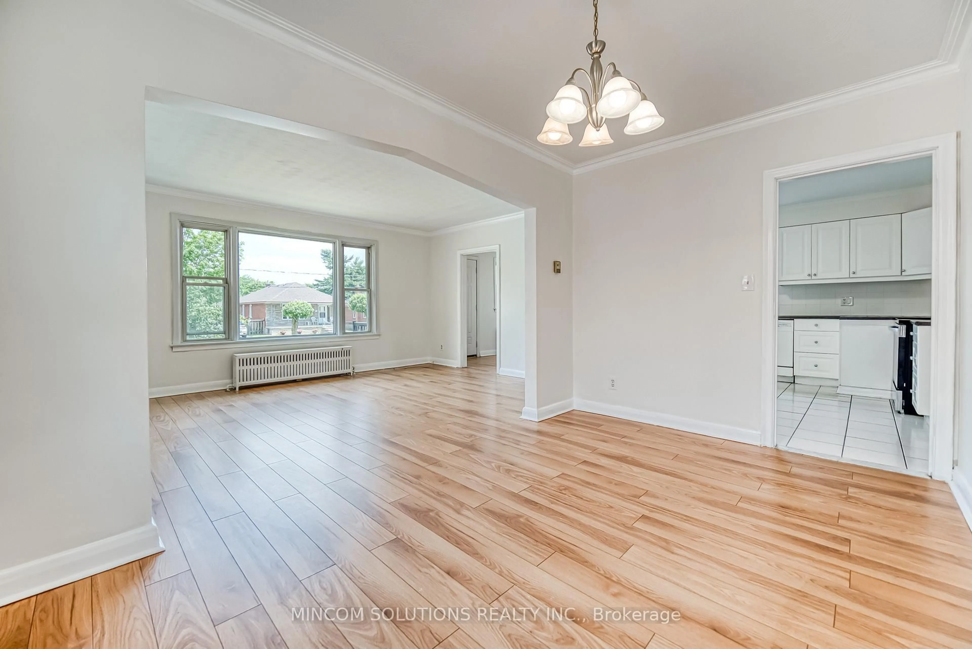 A pic of a room for 170 North Carson St, Toronto Ontario M8W 4C9