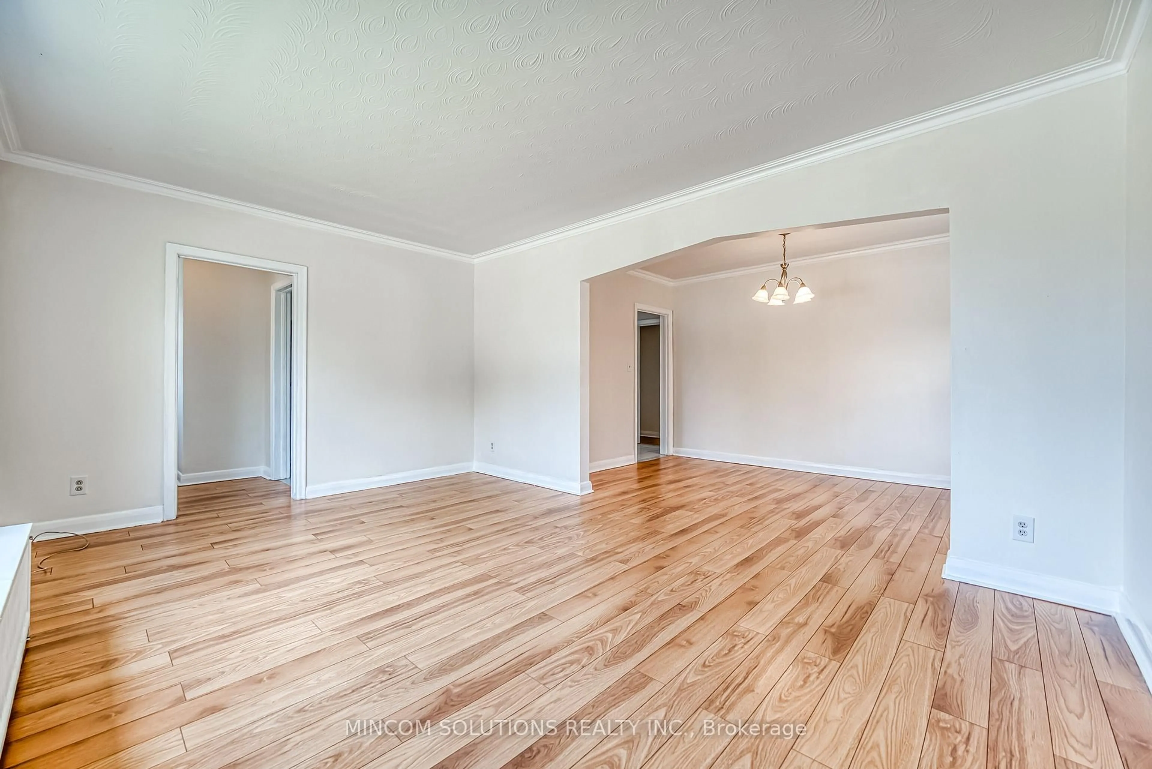 A pic of a room for 170 North Carson St, Toronto Ontario M8W 4C9