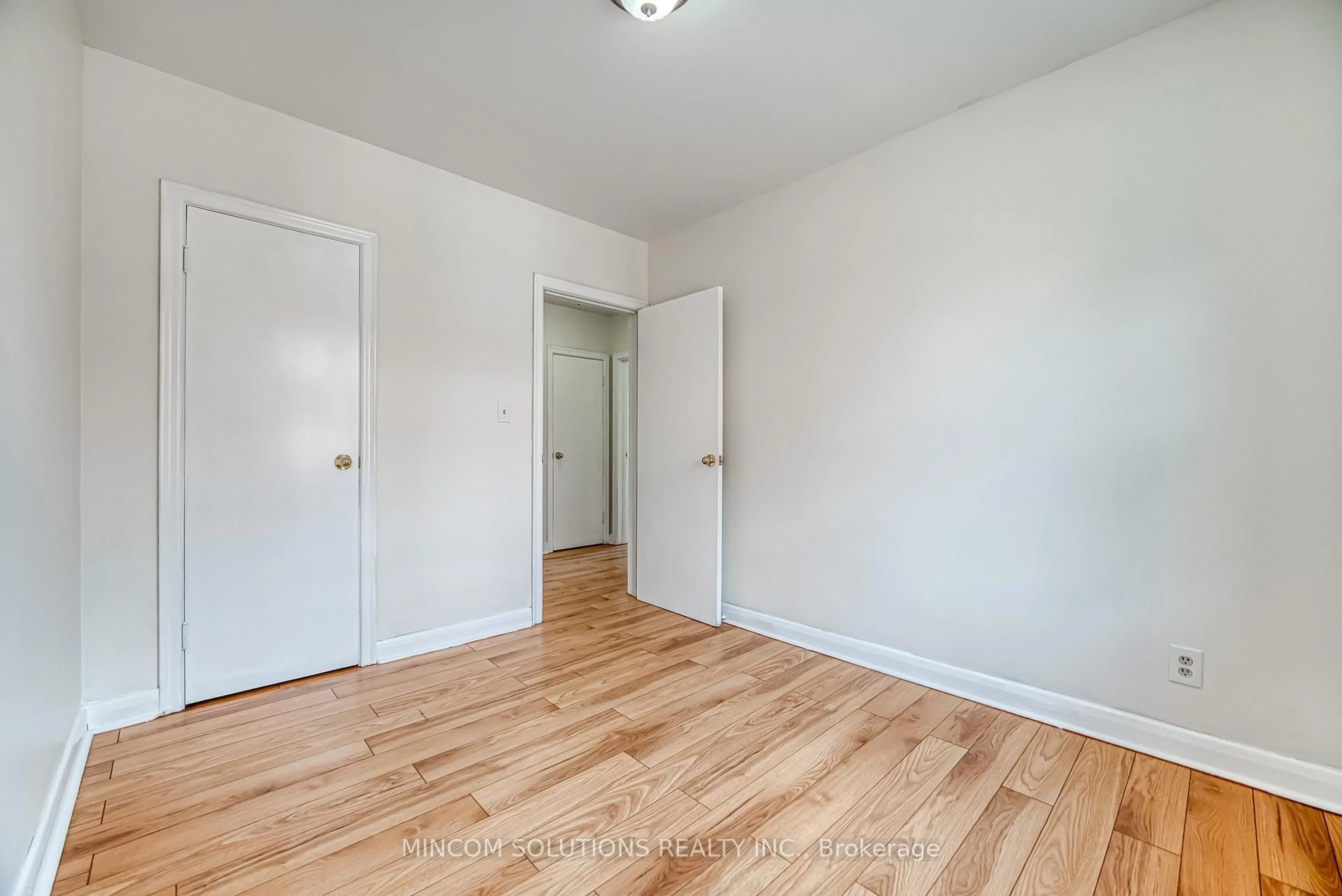A pic of a room for 170 North Carson St, Toronto Ontario M8W 4C9