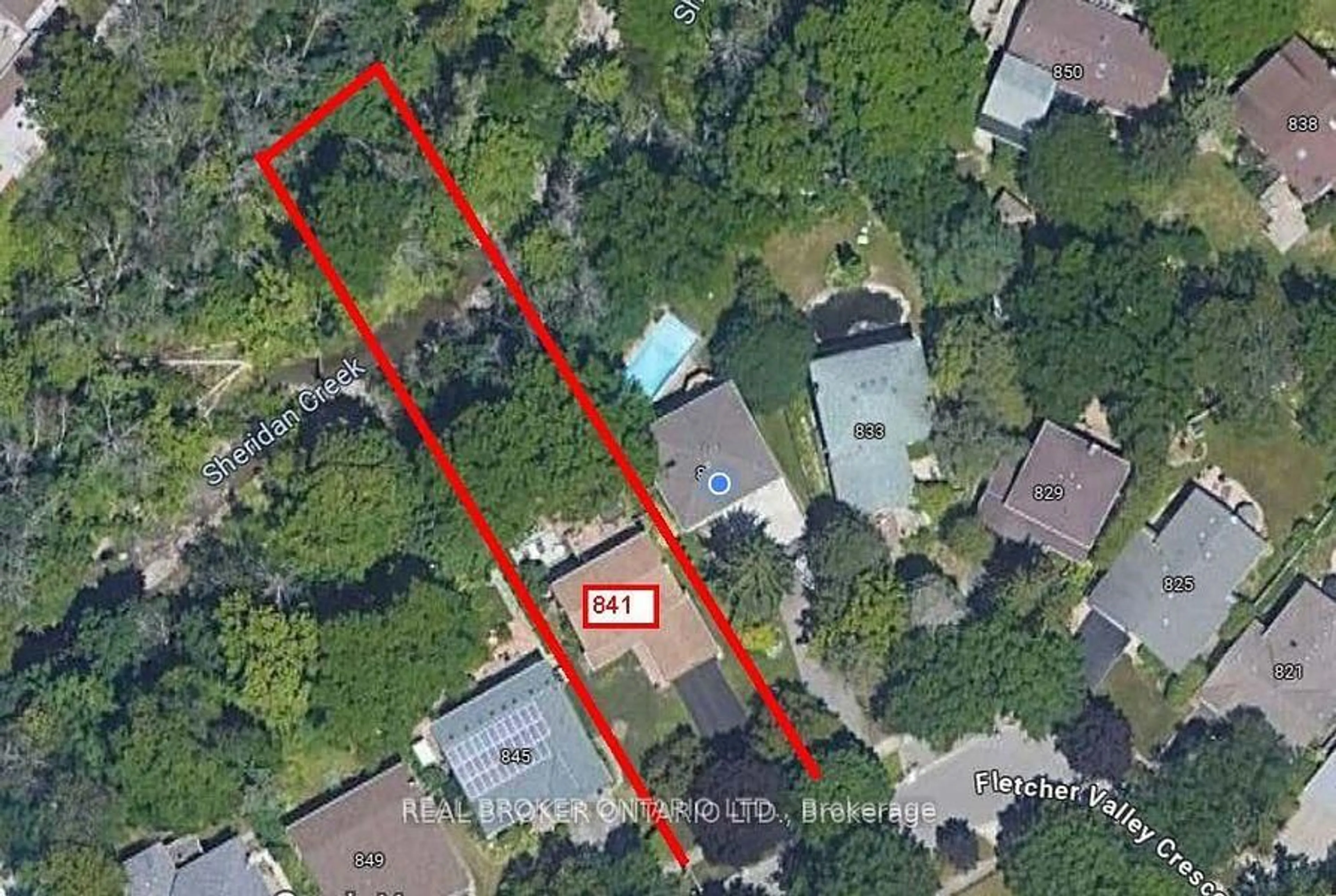 A pic from outside/outdoor area/front of a property/back of a property/a pic from drone, street for 841 Fletcher Valley Cres, Mississauga Ontario L5J 2X6