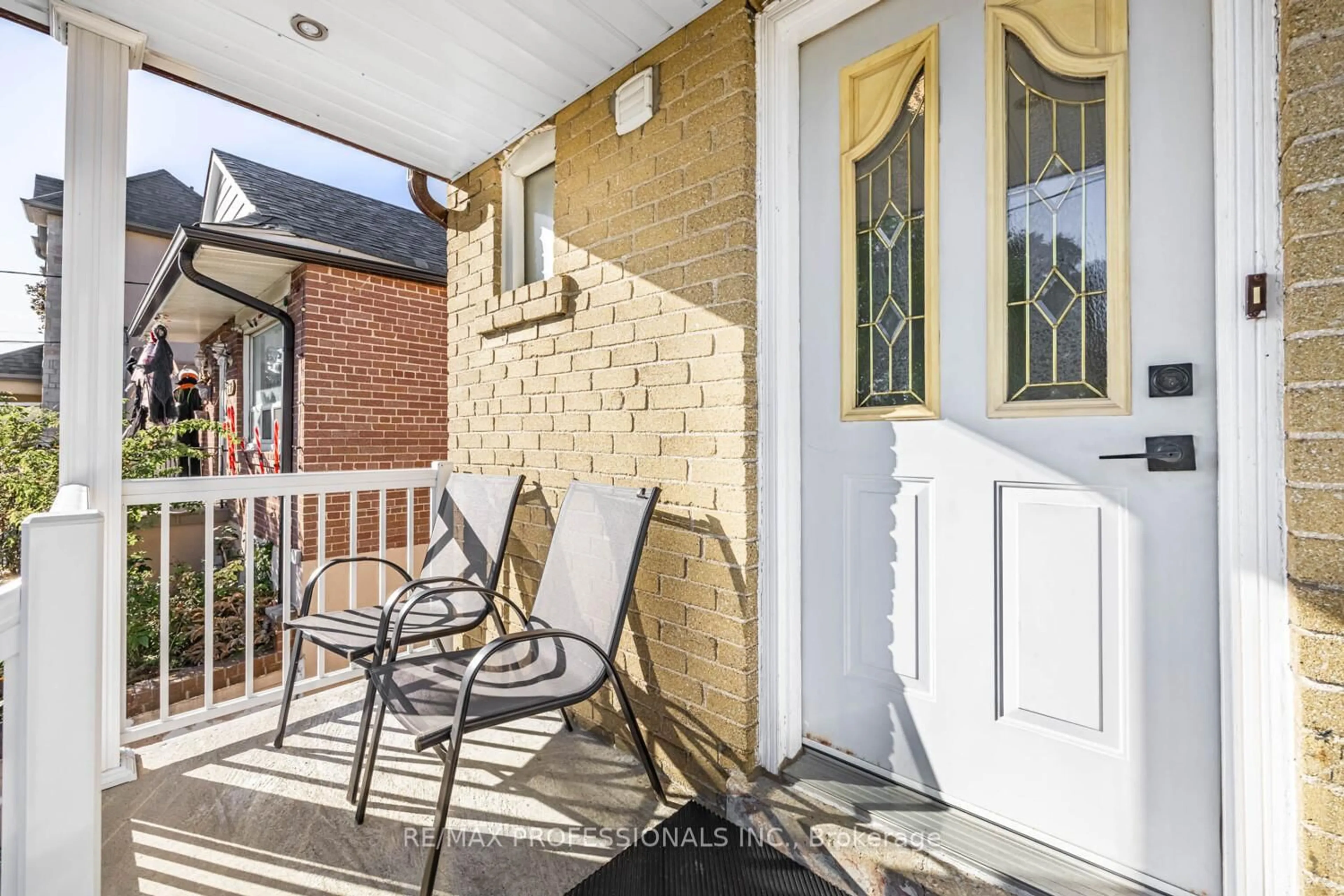 Patio, street for 54 Holmesdale Cres, Toronto Ontario M6E 1Y5